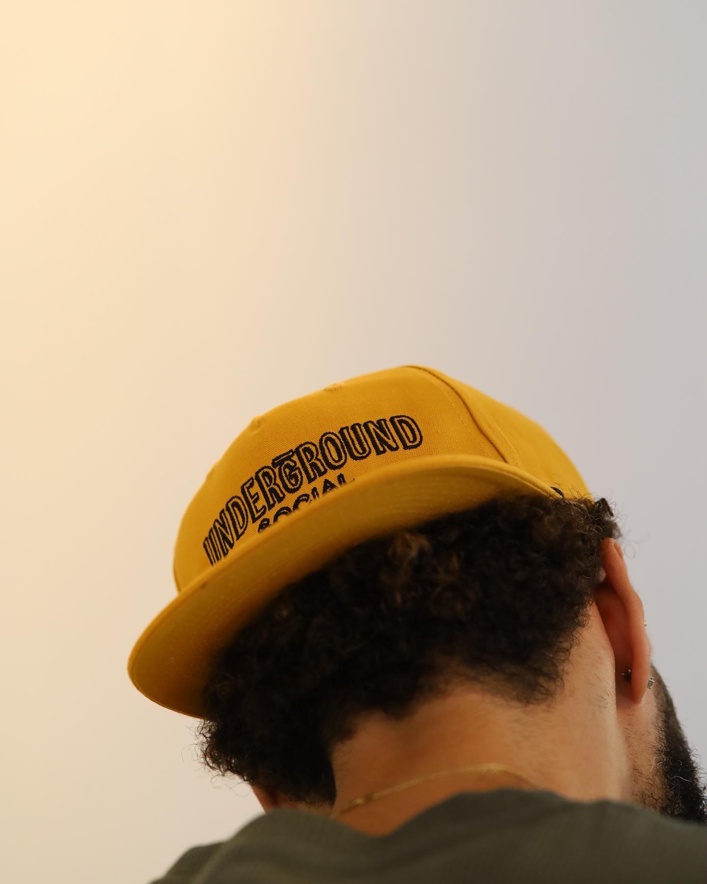 Don&rsquo;t feel like fixing your hair some days? Our slick new hats can help on those days 👌🏻 $35 - we offer the cap in two colors (mustard &amp; tarpon) 

#cap #hat #undergroundsocial #mississippi #mississippihairstylist #mississippibarber #barbe
