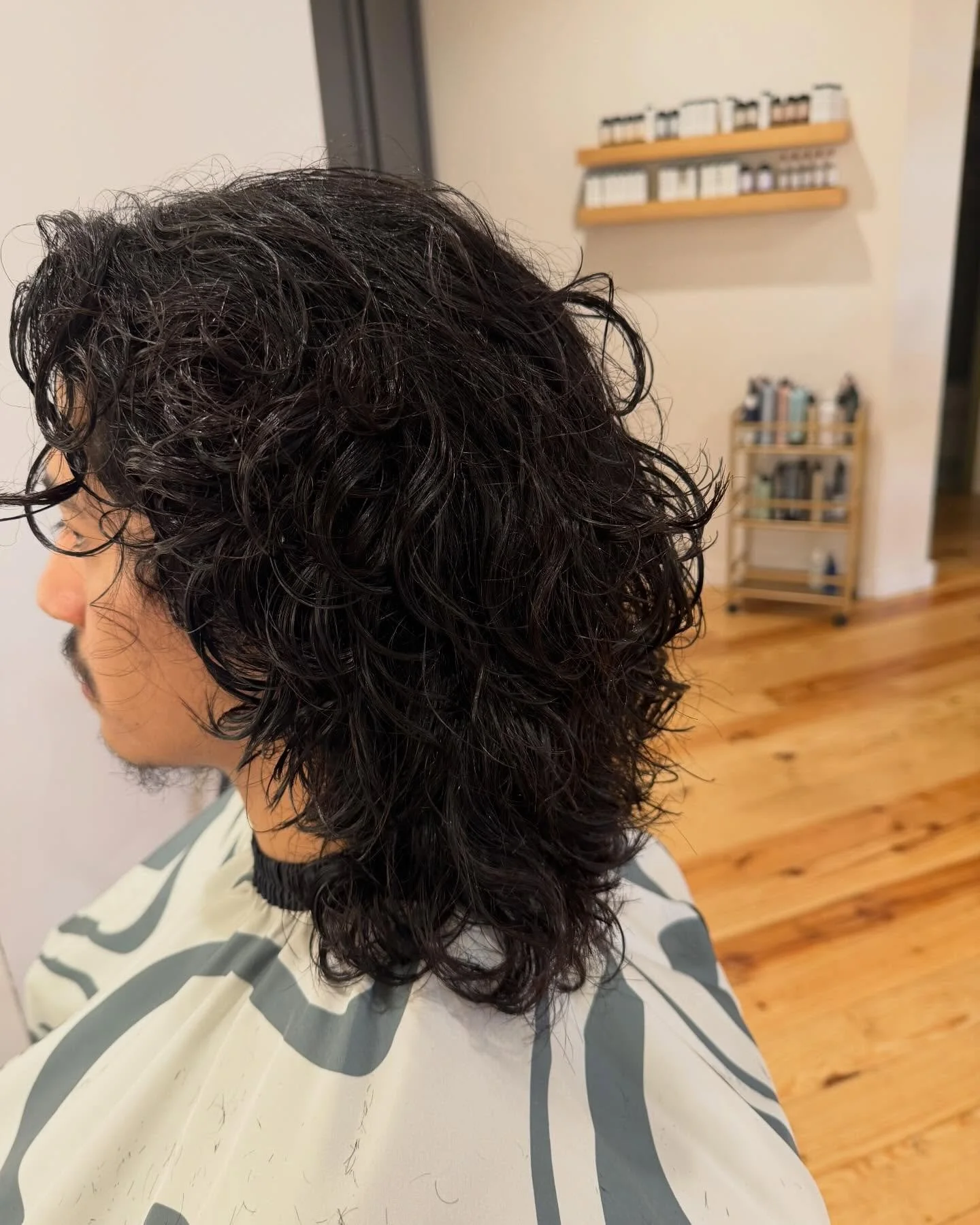 Long hair short hair and everything in between @mr.mthebarber can make it happen. Book through the link in bio.