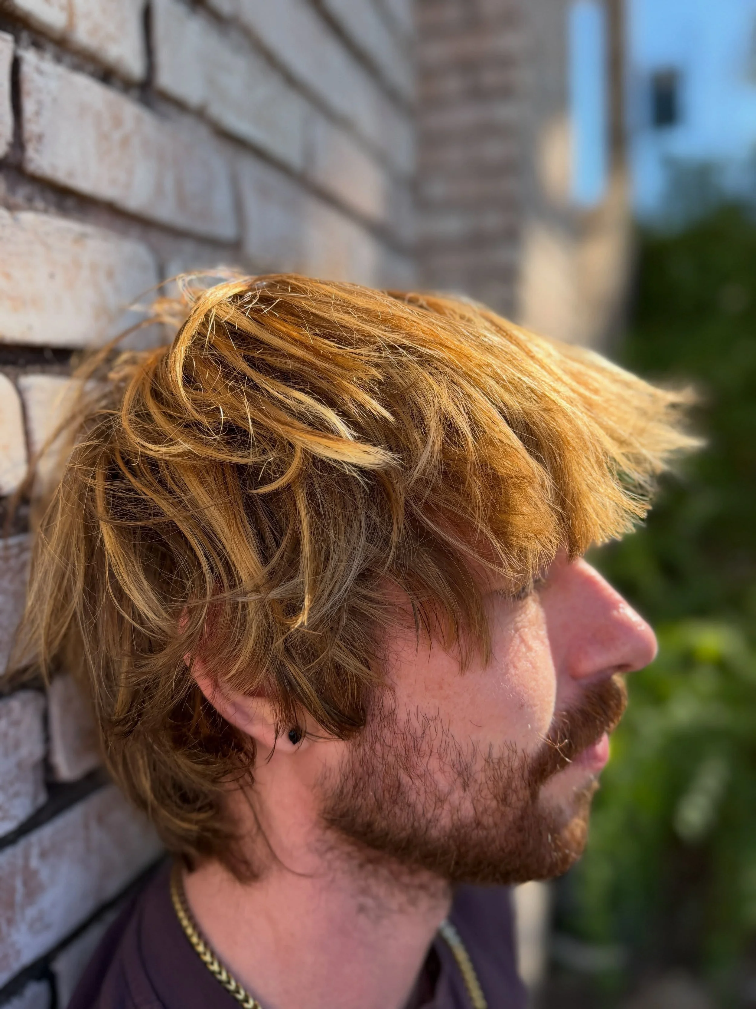 Why wait for golden hour when you can create your own? 

Highlights by Brenda! 

#UndergroundSocial #GoldenHourHair #MensHighlights #JacksonMSHair