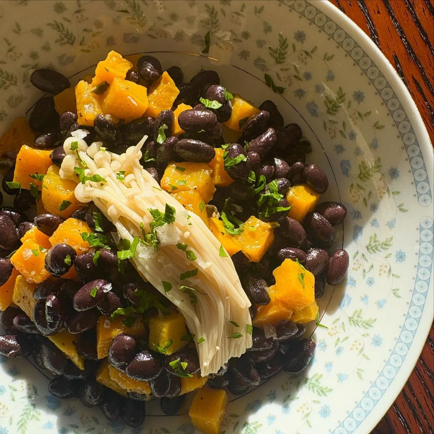 New small salad! Black beans, roasted butternut squash, sage, sherry vinegar, parsley, and pickled enoki mushrooms. Spooky and satisfying.