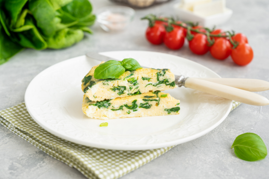 Scrambled eggs with spinach and feta cheese