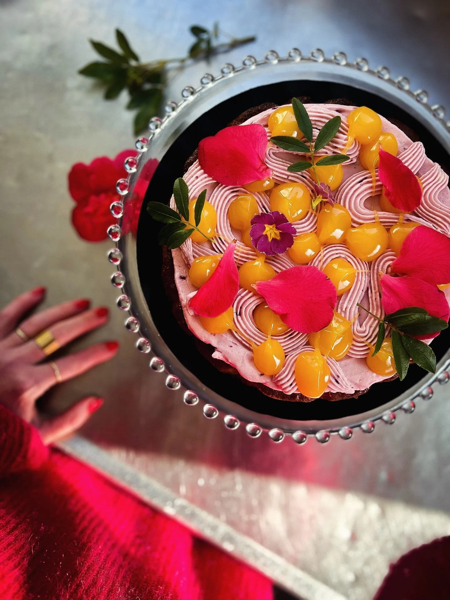 A super yummy GF blood orange + boysenberry cake for the weekend 🌸 

This is so great, you MUST make before the end of citrus season. I&rsquo;ve seen blood oranges make an appearance in shops this week, but if you can&rsquo;t find just use any orang