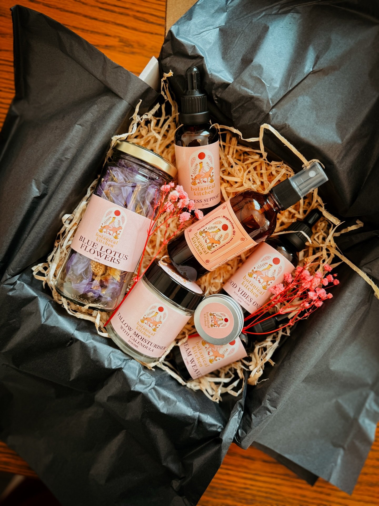 So sweet ❤️ I can absolutely put gift boxes together for you. Just let me know your budget and a thing or two about your special person and leave it with me. Gift vouchers available too ! Xo