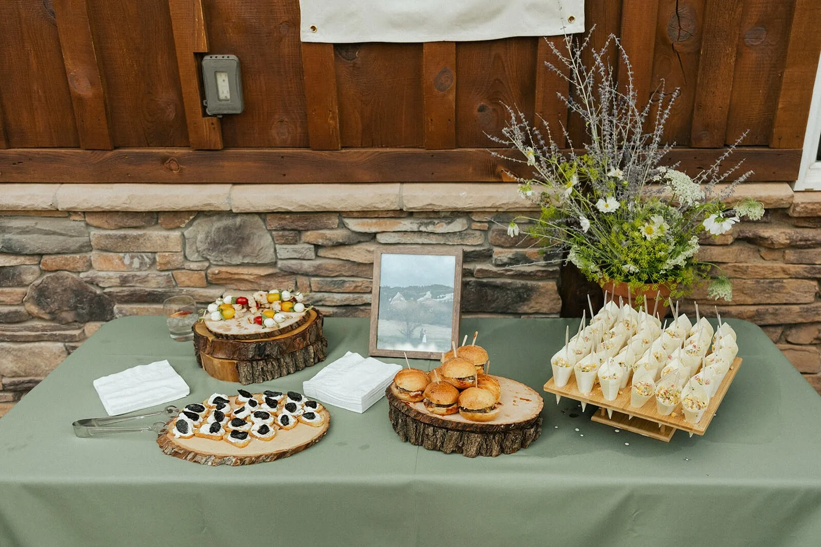 Jill-Elliot-RiverbendRanch-Wedding-CocktailHour-6019 copy.jpg