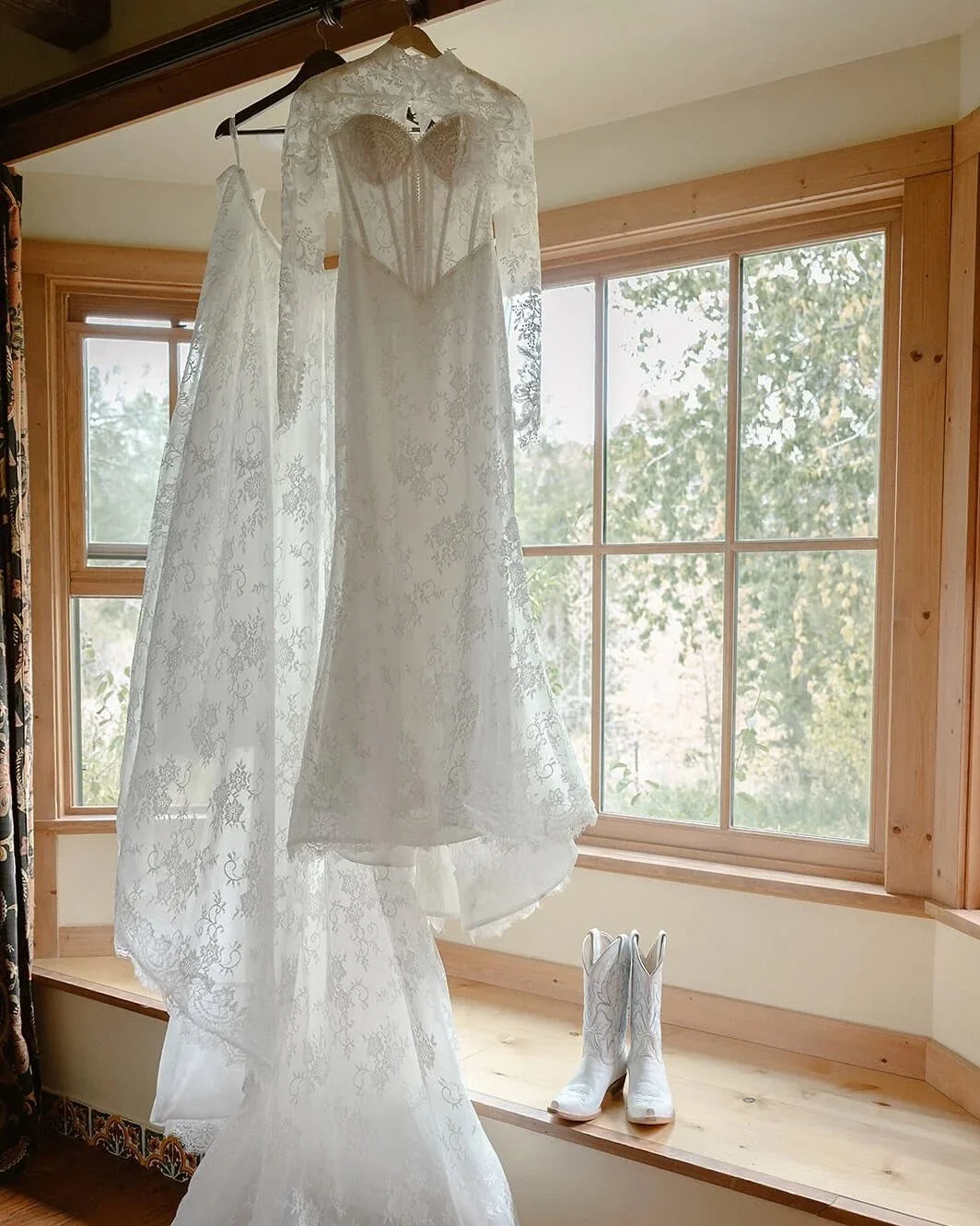 Jordan_Chriton_Wedding_Previews-1.jpg