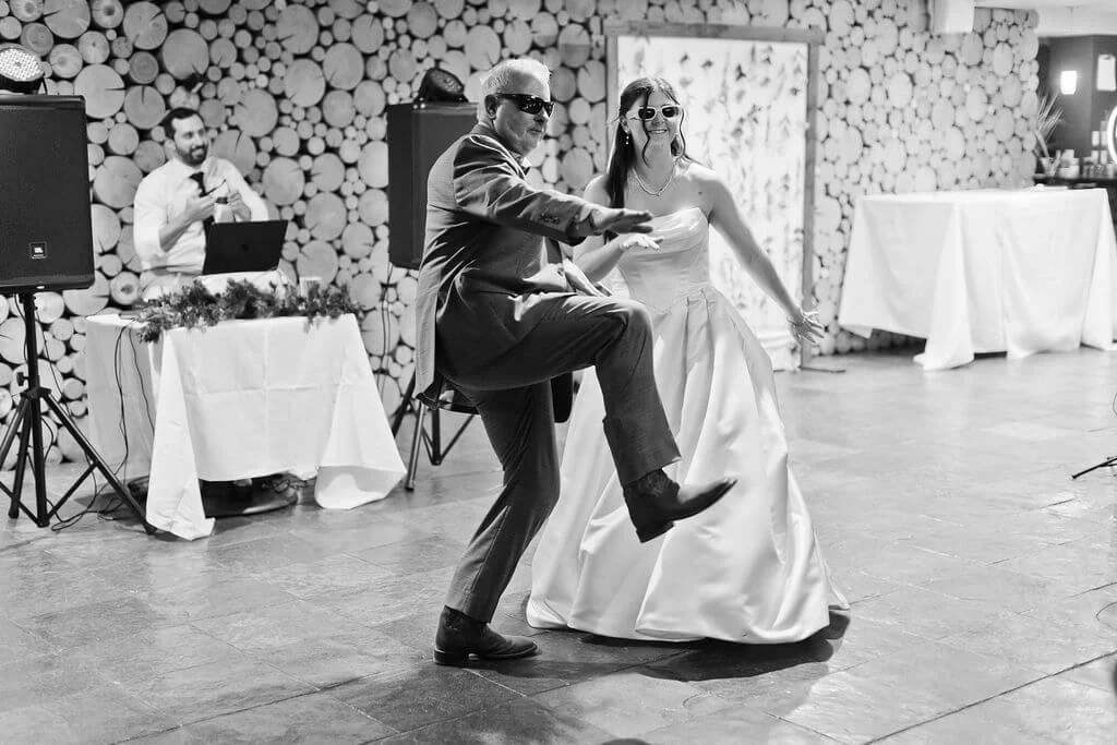 Josh&Morgan'sWeddingSneakPeekPrint-57.jpg