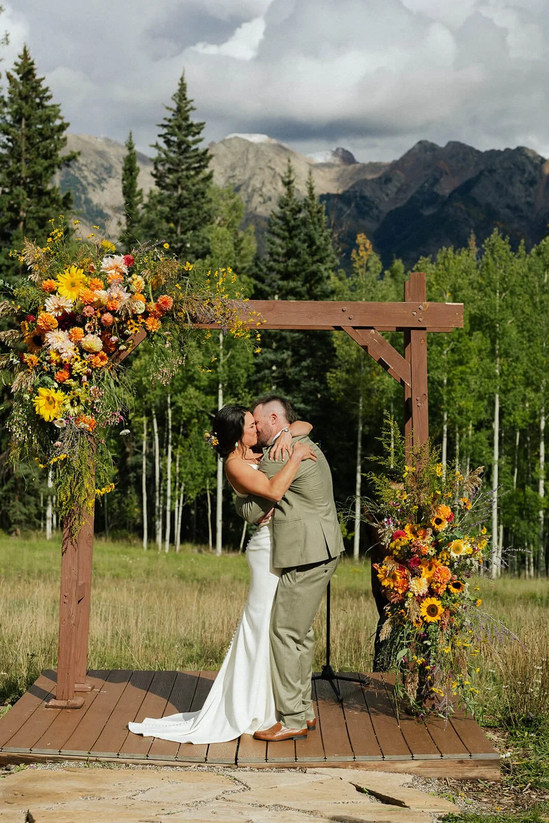 ArynHayden-CascadeVillage-Wedding-SneakPeeks-7503.jpg
