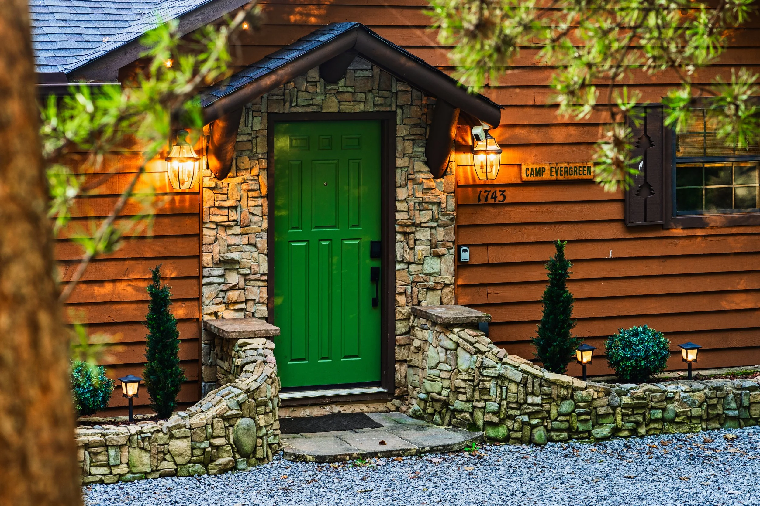 1743BassettWay-CustomMiniSession-081.jpg