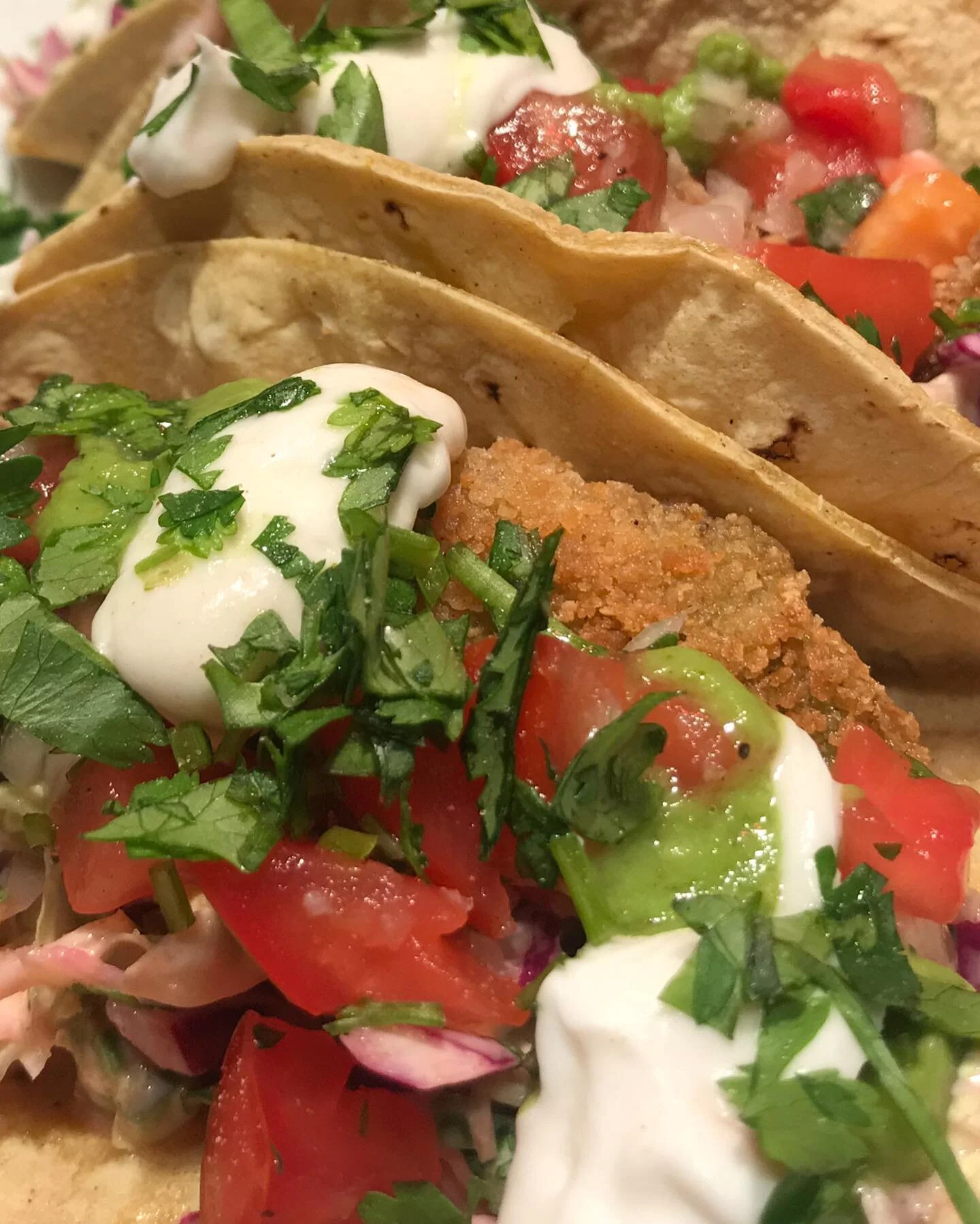 All up close and personal with my Fried Avocado Tacos! Served with Jalape&ntilde;o Slaw, Fresh Pico de Gallo, Avocado Salsa Verde +Crema + Cilantro + Lime + Salt 🥑🌮🥑🌮