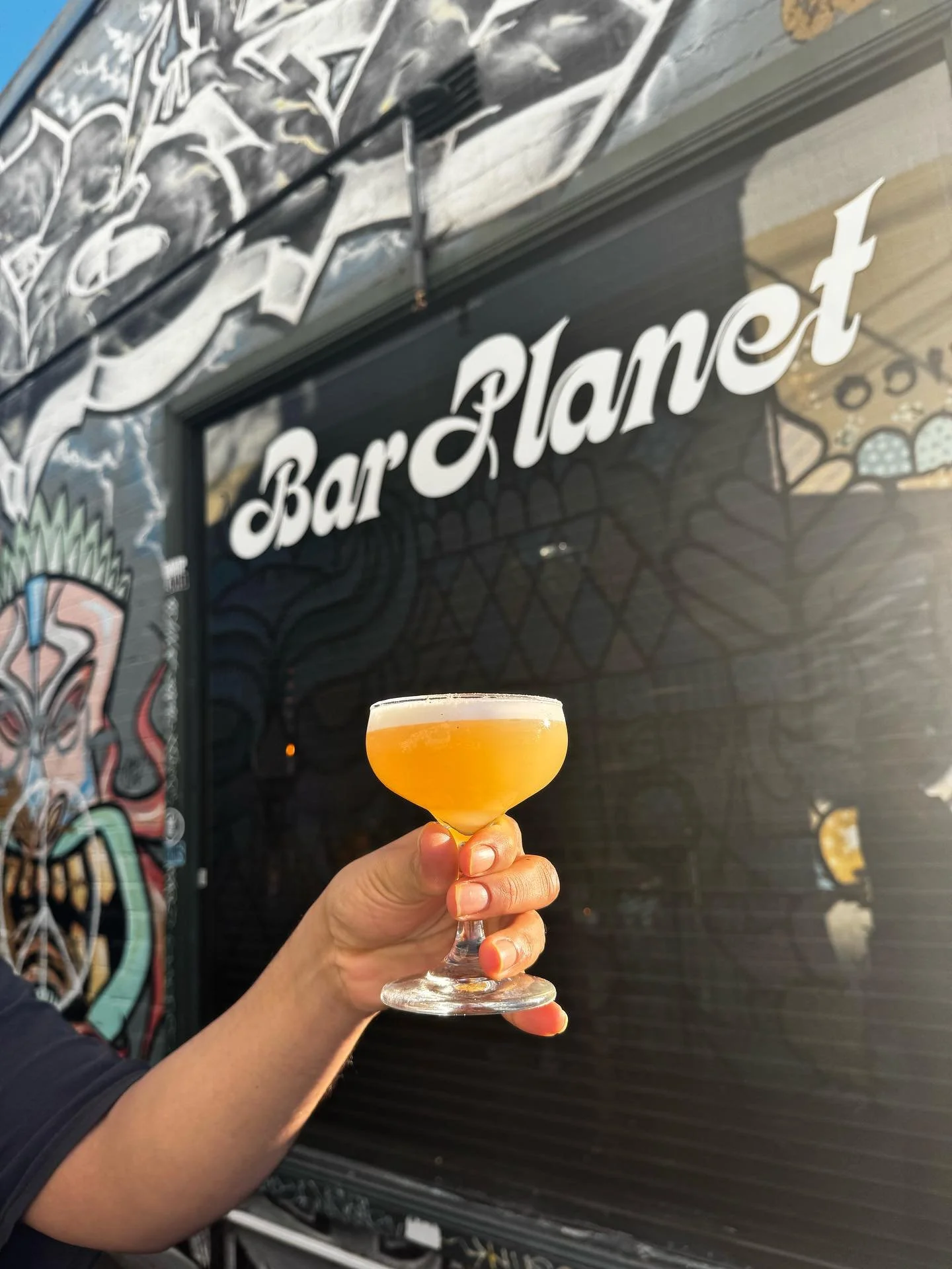The Velvet. A new menu drink!!! 

Peche, Peach Aperitif, Oolong Tea, Lemon, Whites 

It&rsquo;s all in the name. Smooth, sweet and delicious. Open until 2am tonight, come try this Long Weekend! 💙

#BarPlanet
