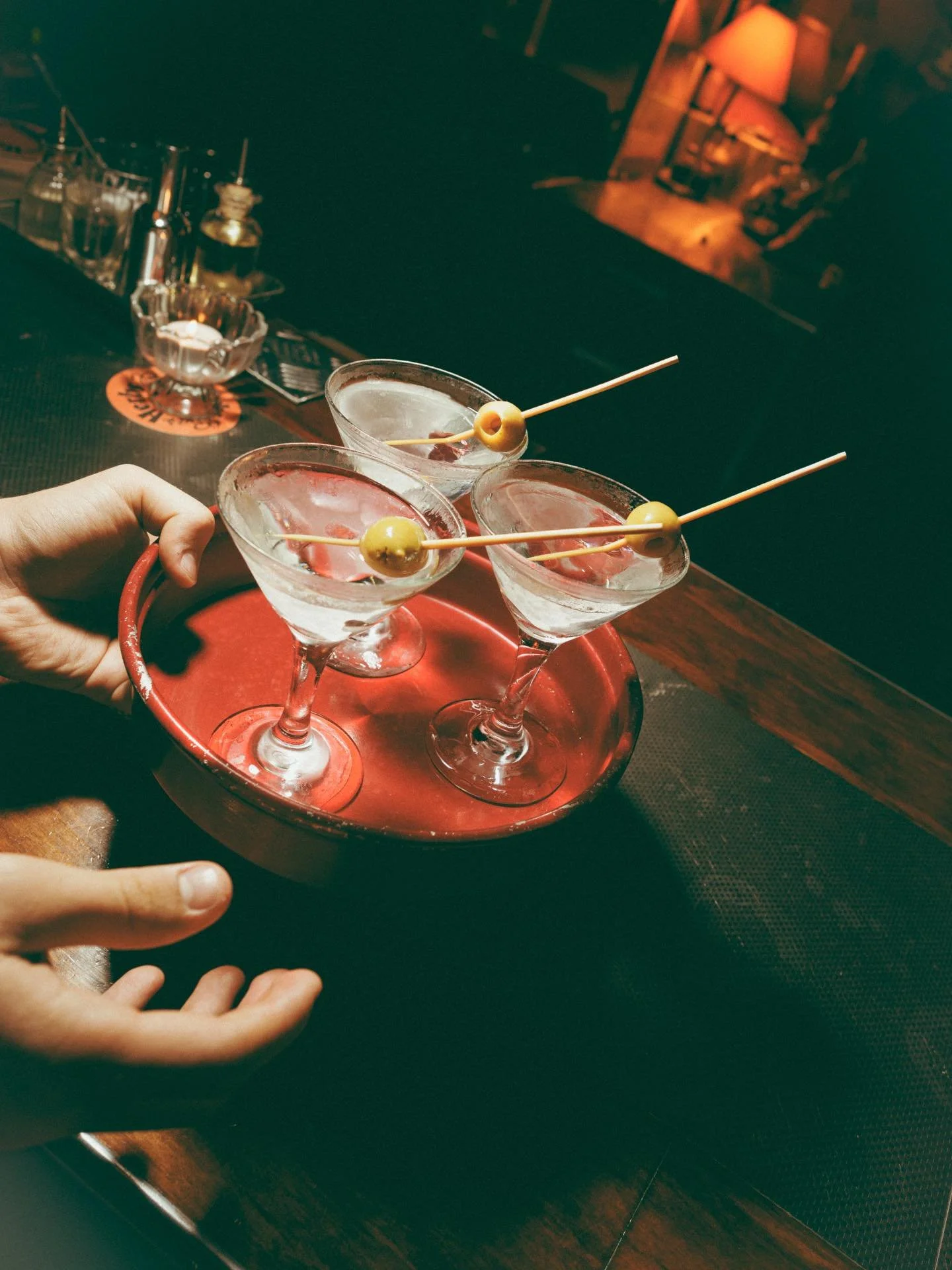 Come in for cold martinis, delicious cocktails &amp; hot NYC deep-dish pizza flavoured popcorn this weekend at Bar Herbs. 🍸

Early evening $13 martinis &amp; late night cocktails. Open from 4pm-2am. 

#BarHerbs

#BarHerbs