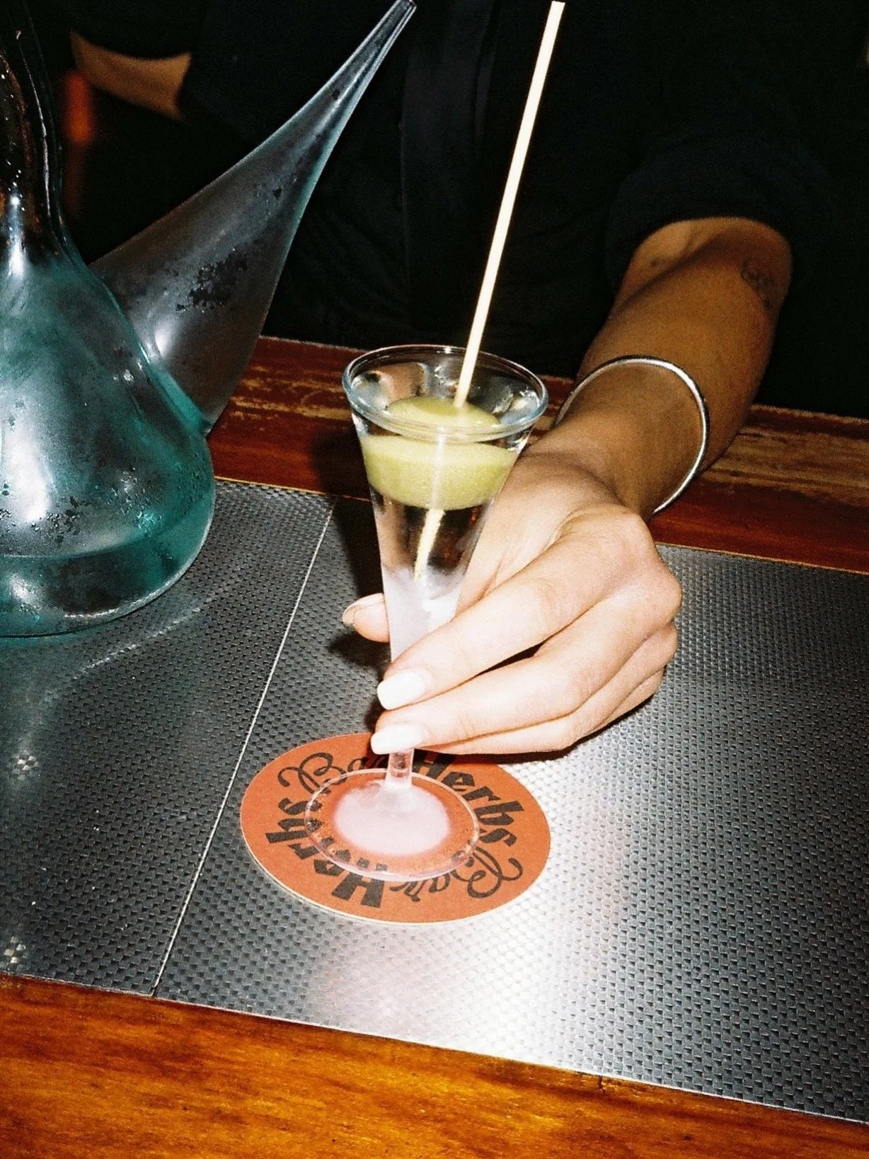 Mouthful martini. Poured straight from the porron and served ice-cold. 

See you from 4pm tonight! 

#BarHerbs