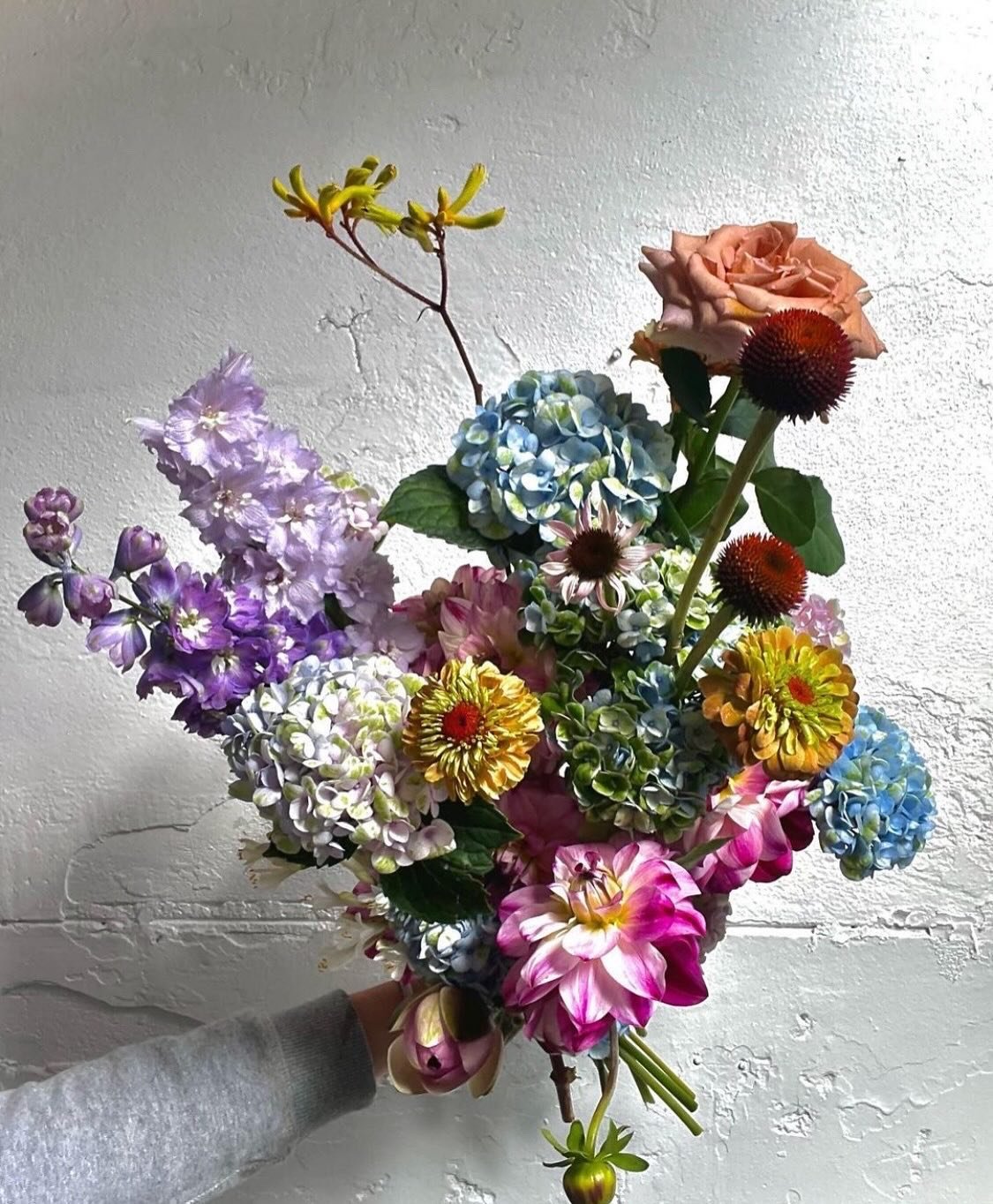 SUMMER FLORAL // Photos 1 &amp; 2 arrangements bursting with summer flowers by @mollymolly_co for @georgie.boy__store 

Photo 3 showcasing the array of tones that hydrangeas can be 😍

 #MelbourneFlorist #MelbourneWeddings #WeddingFlowersMelbourne #A
