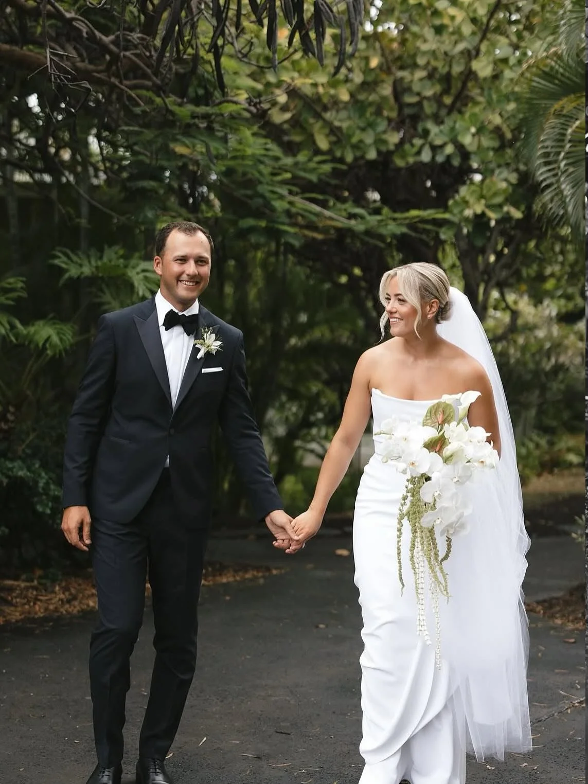 A composition of orchids, anthuriums, and gentle cascading greens&hellip; each bloom a quiet note in a love song written for two. Simple, sculptural, and beautifully timeless. 🤍✨

Collaborators:
@stephanboekerfilms @roamelopement @hotelwailea
@steph