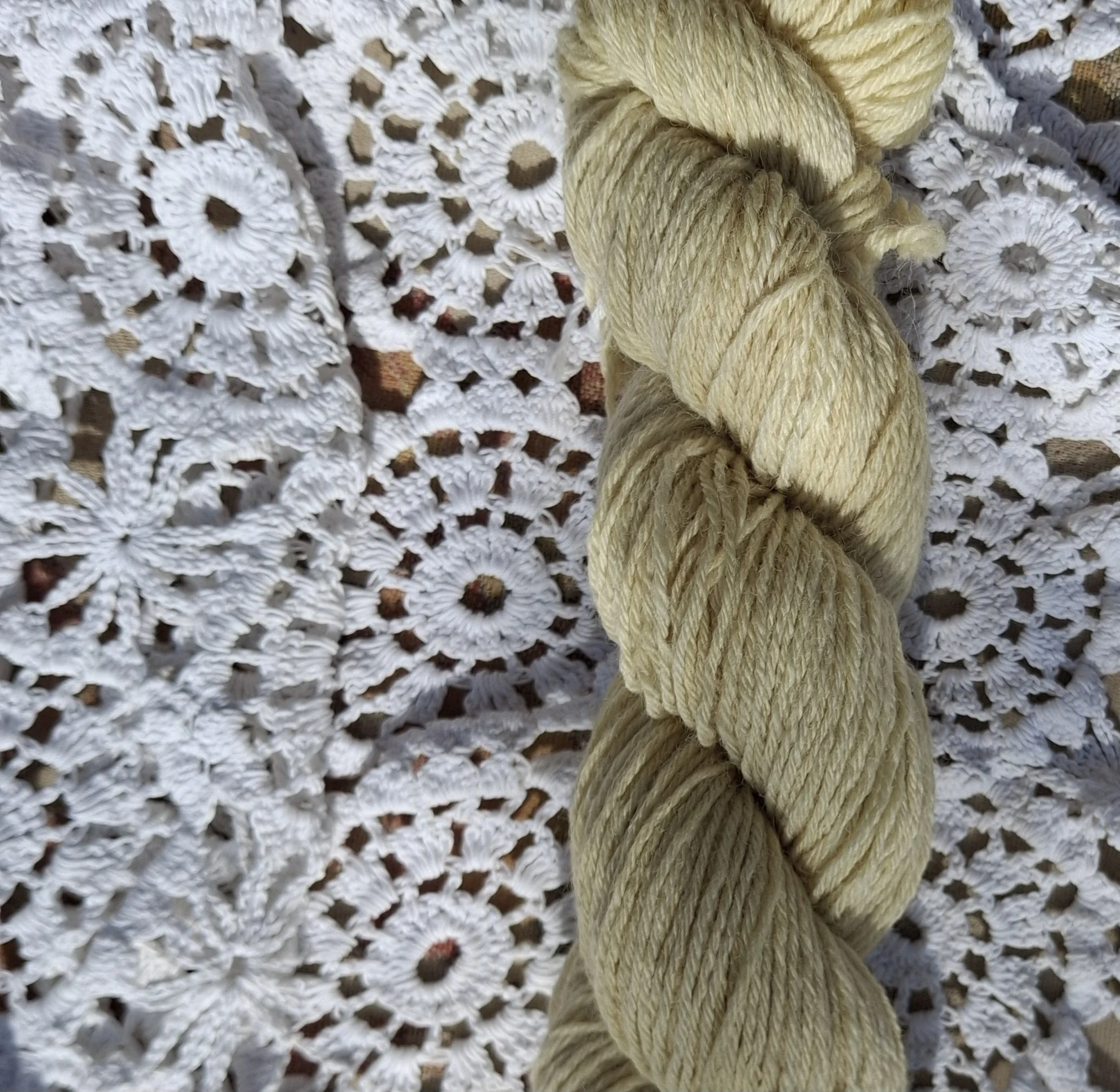 Marigold (11) 4 ply, 50g, 40% BLUE FACED LEICESTER WOOL / 40% SHETLAND WOOL / 20% TUSSAH