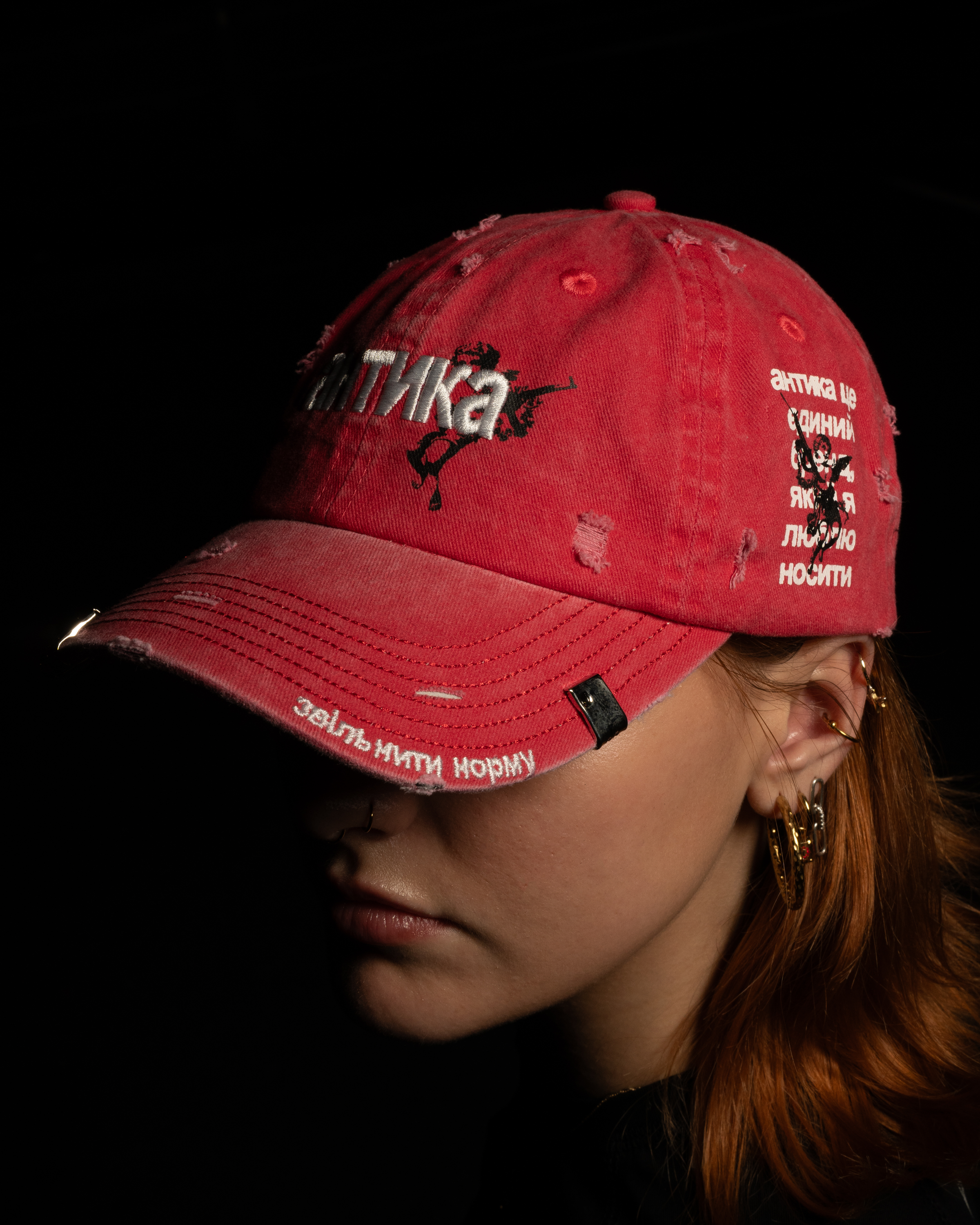 RED AHTNKA HAT on siena 3.png