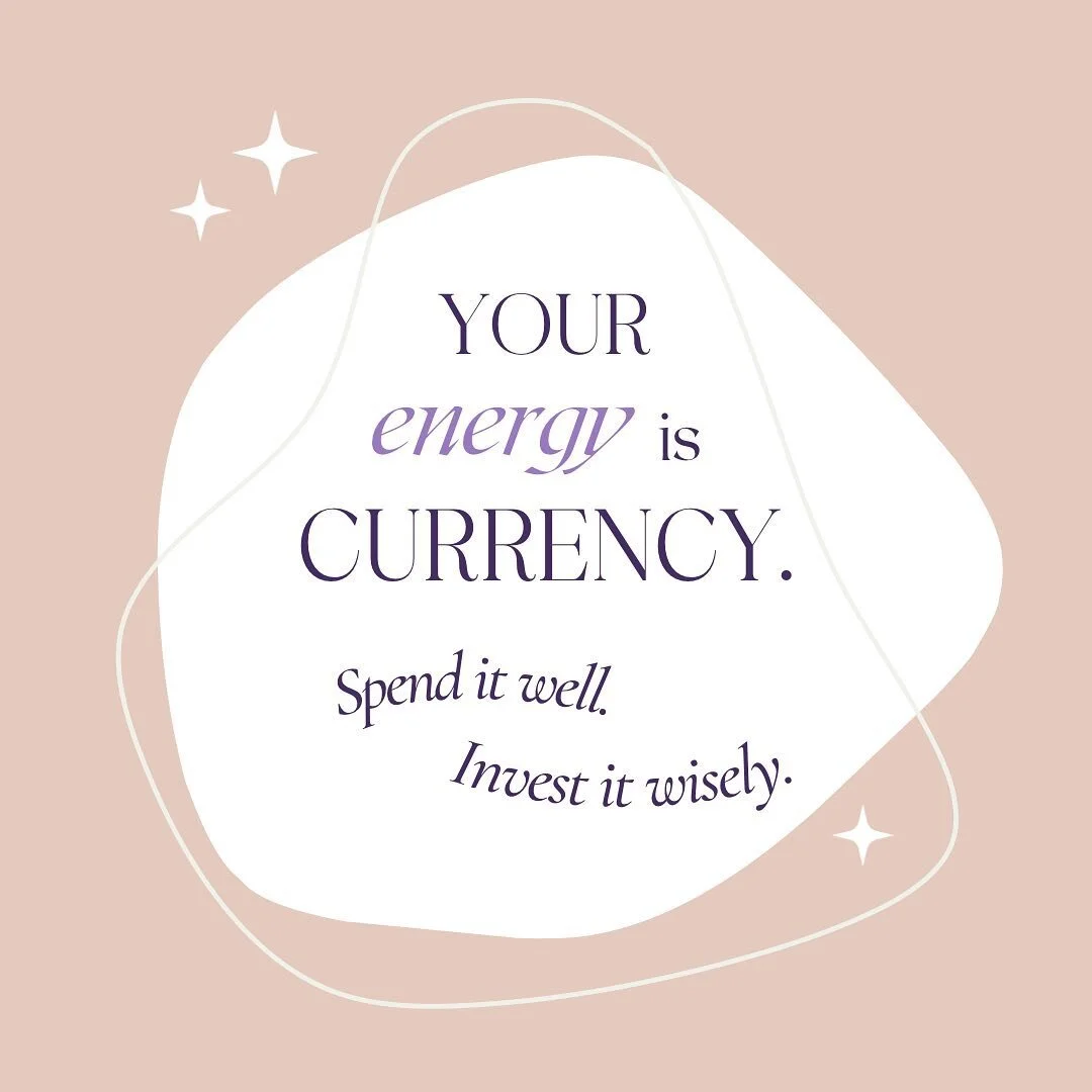 你的精力是寶貴的資源,因此要珍惜每一刻。明智地投入精力,把精神時間用在真正重要的事情上。當我們明智地投入精力時,我們就會意識到對我們真正重要的事情。覺察到 "能量吸血鬼 "的跡象並採取行動與之保持距離非常重要。這並不意味著麻木不仁或突然拒人於千里之外。相反,這是指設定界限,優先考慮我們的感受。從我們的生活中剔除有毒的人際關係、沒有成就感的工作和耗費精力的環境,我們就能釋放出寶貴的能量,將其用於能給我們帶來快樂、成就感和個人發展的活動當中。
Your energy is a