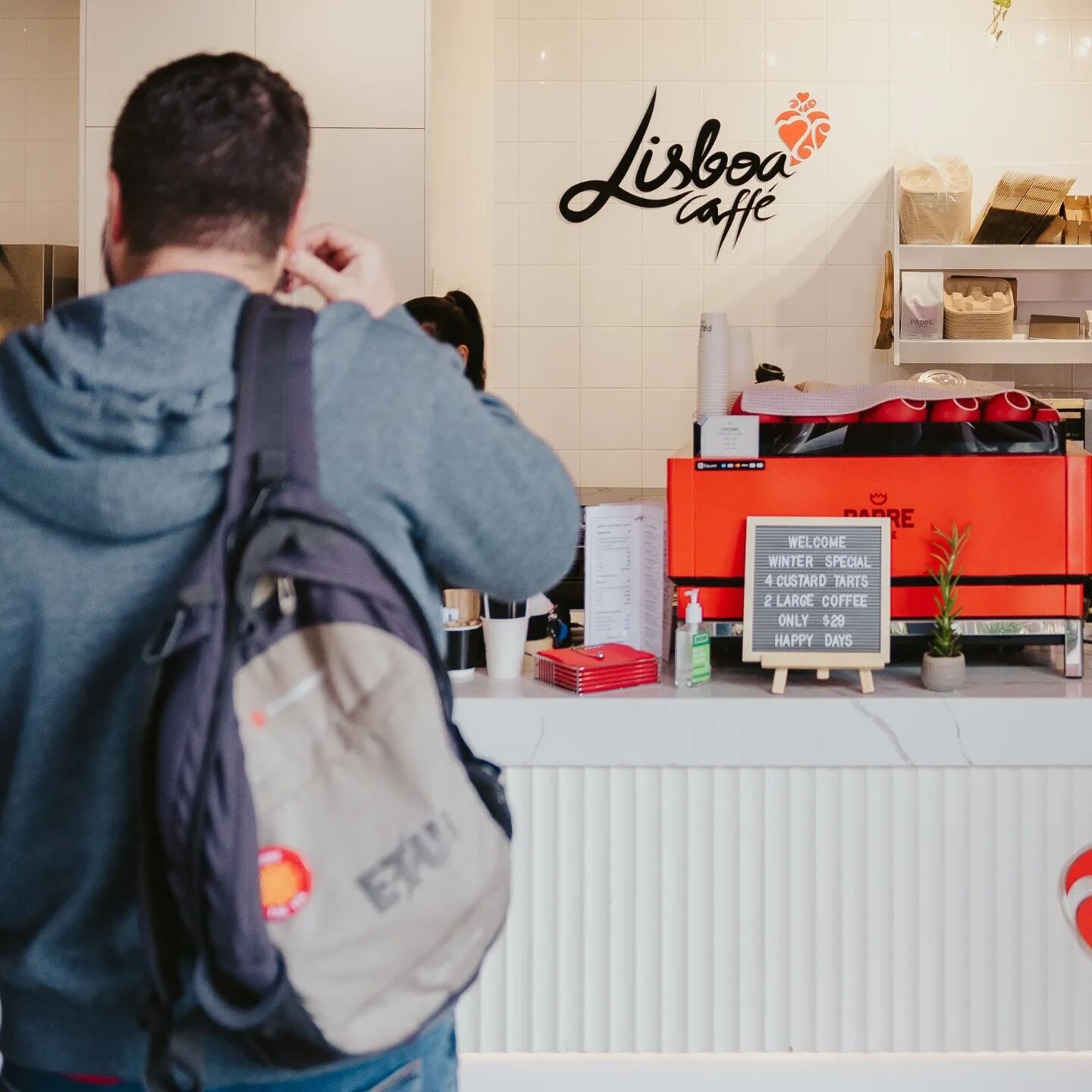 Make waking up in the miserable weather a lot more delicious with a hot coffee and Portuguese tart. Open Tuesday to Saturday from 7am, our Cafe on Hope Street is the perfect reward for alarm adherence 😉⏰️

#lisboacaffe #brisbanecafe #brisbanebakery 