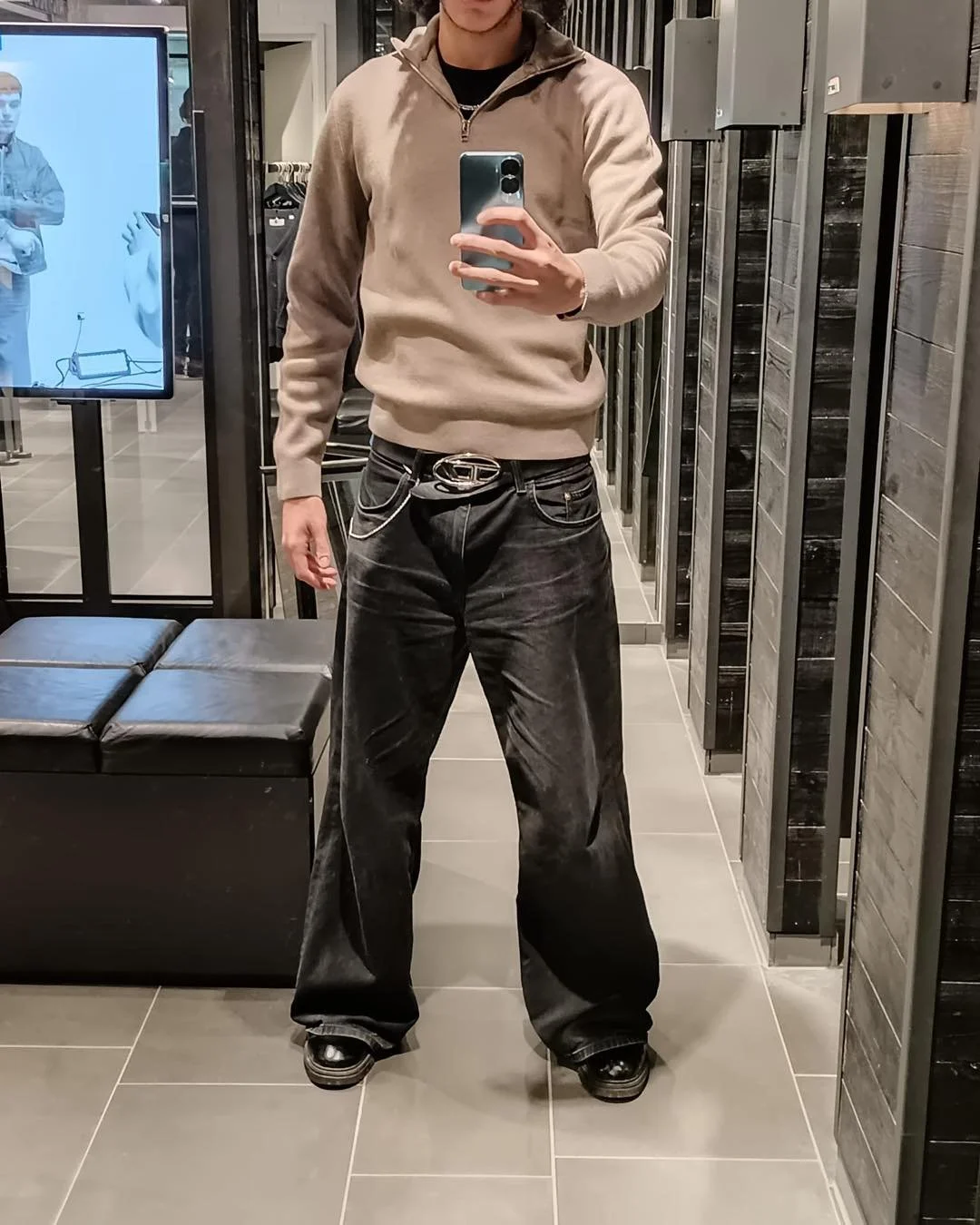 Meid&auml;n yl&auml;osatarjous jatkuu!
Osta 2, saat toisen 50 %. 🔥
Paidat, hupparit, svetarit ja neuleet &ndash; kaikki mukana.
Tule nappaa uutta lookkia tai hanki joululahjat ajoissa 🎁

#jackandjones #jackandjonesporvoo #jackandjonesdeal