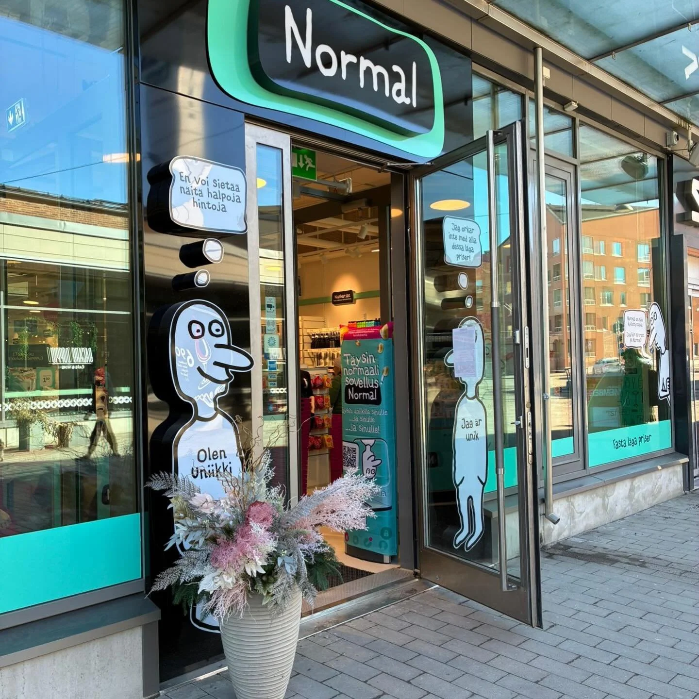 ODOTUS ON P&Auml;&Auml;TTYNYT! ✨

Tervetuloa Taidetehtaalle Normal ja aivan ep&auml;normaalin ihana tiimi! Tiistaina 24.3. vietet&auml;&auml;n virallisia Normalin avajaisia, mutta halutessasi p&auml;&auml;set kurkistamaan t&auml;h&auml;n upeaan myym&