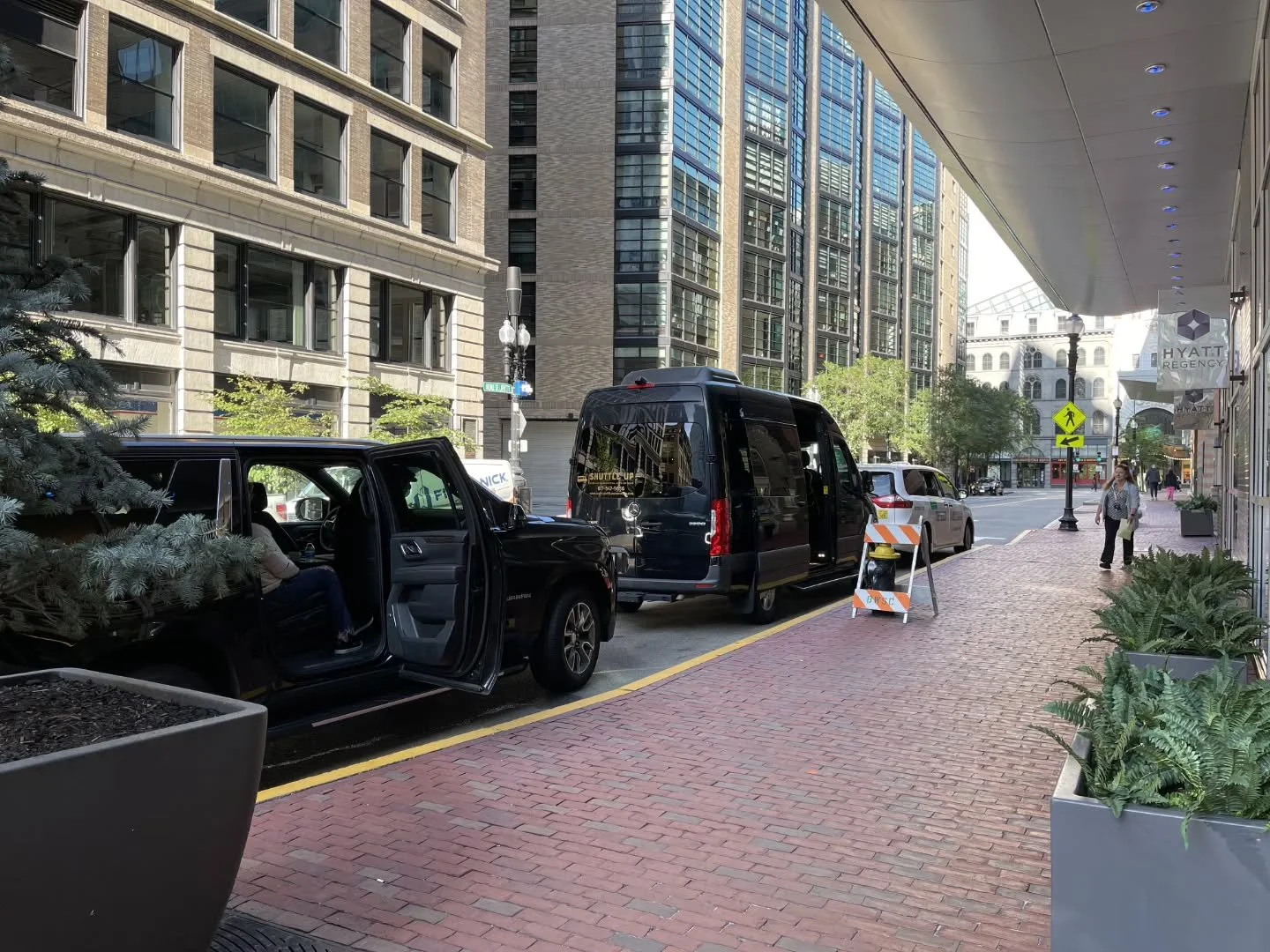 ✨ Corporate event vibes at the Hyatt Regency Boston! ✨
Proud to have had our vehicles lined up out front, ready to provide seamless transportation for today’s event. Whether it’s corporate travel, private tours, or special occasions, Shut