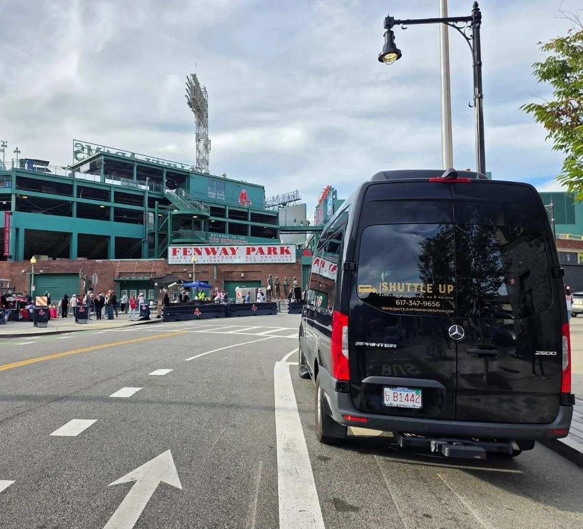 ⚾️ GameNight at Fenway! Got the ride covered 🚐
#gamenight #fenwaypark #redsox #shuttleuptransportation #bostonnights #gosox