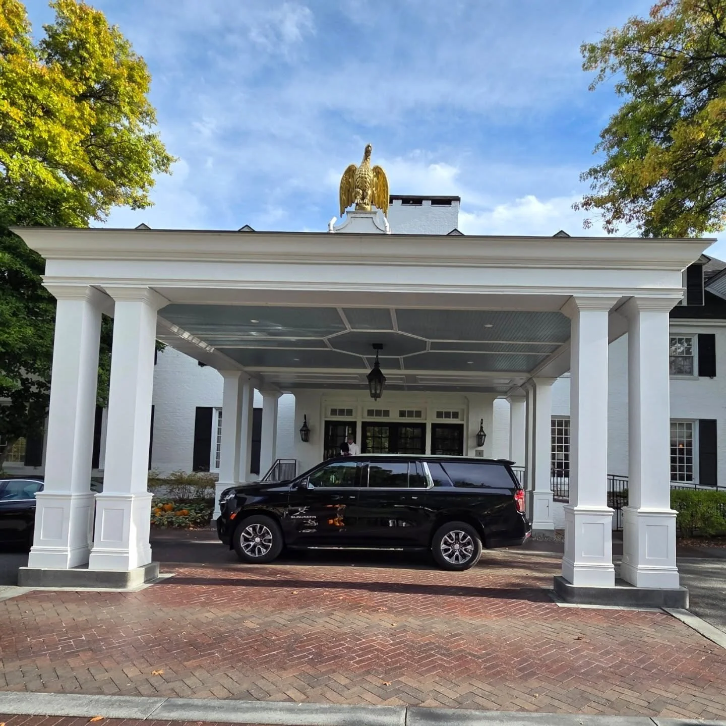 Destination: The elegant Woodstock Inn &amp; Resort! 🏞️

That feeling when you step out of a comfortable, premium ride and into the start of your luxury vacation? That's the Shuttle Up difference. Enjoy your week in Vermont!
​#shuttleuptransportatio