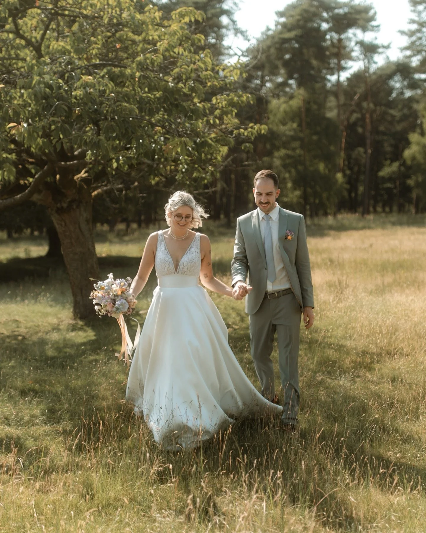 Schon jetzt im Winter wird die n&auml;chste Hochzeitssaison geplant. Ich kann es kaum erwarten, wieder echte Emotionen, Freudentr&auml;nen und diese magischen Ja-Momente festzuhalten. 

Bald f&uuml;llen sich meine Wochenenden wieder mit Liebe, Lachen
