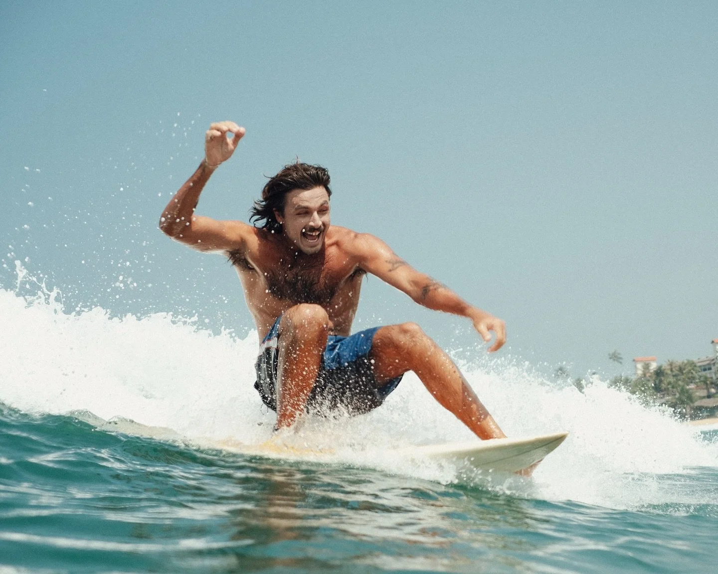 Liam&rsquo;s idea of a day off? 4&ndash;6 hours of free surfing 😂
This is where you&rsquo;ll find him 🌊

📸 @malvalorensson