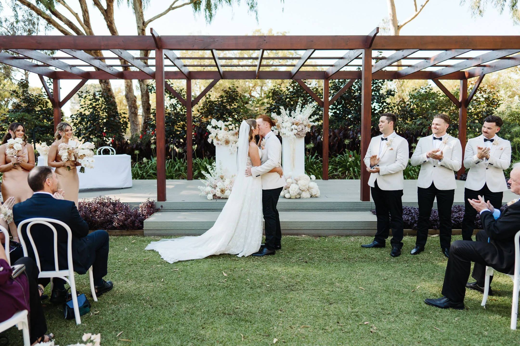 Kellie & Sam Sneak-Peak 2160px-26.jpg