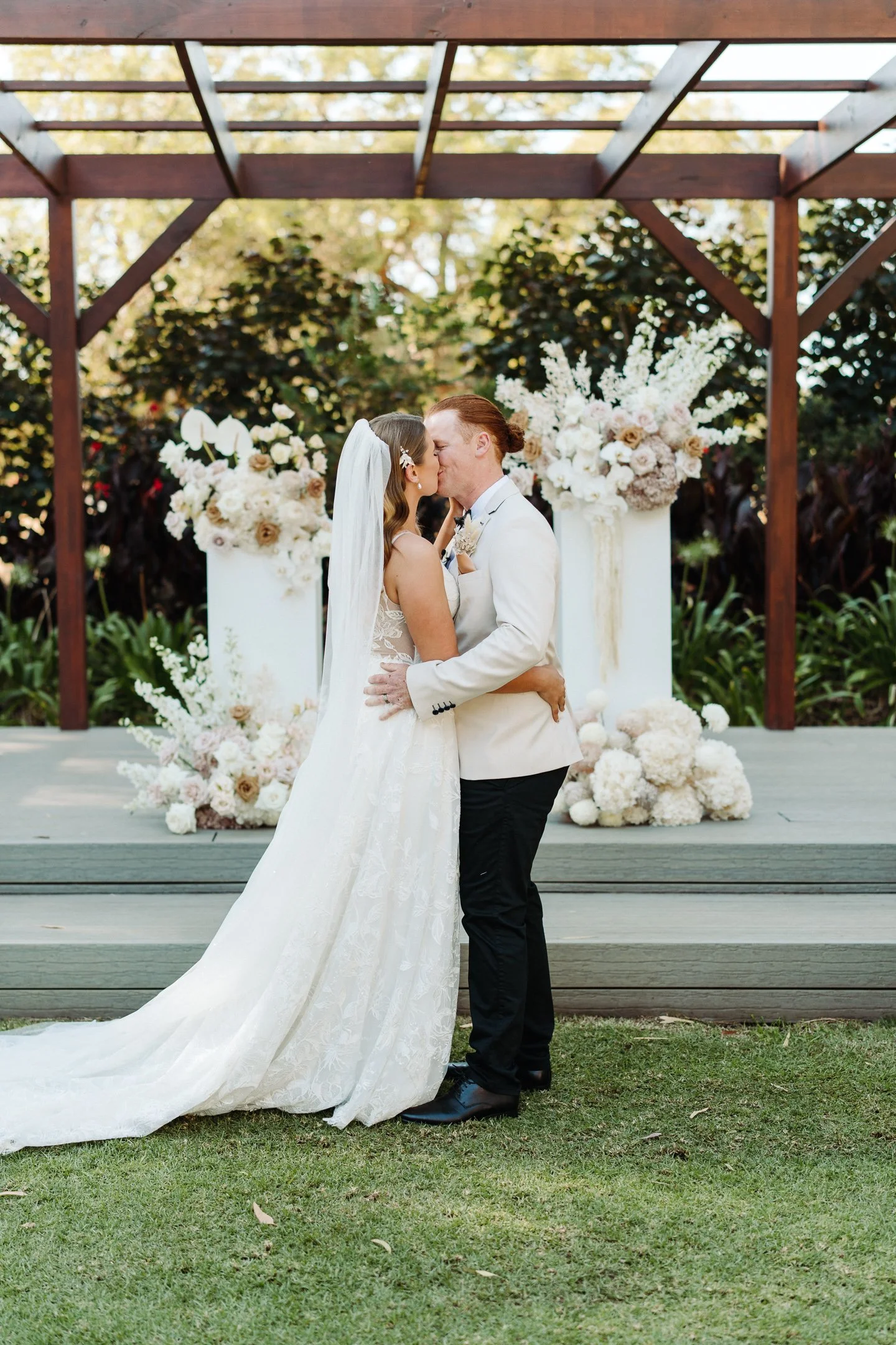 Kellie & Sam Sneak-Peak 2160px-25.jpg