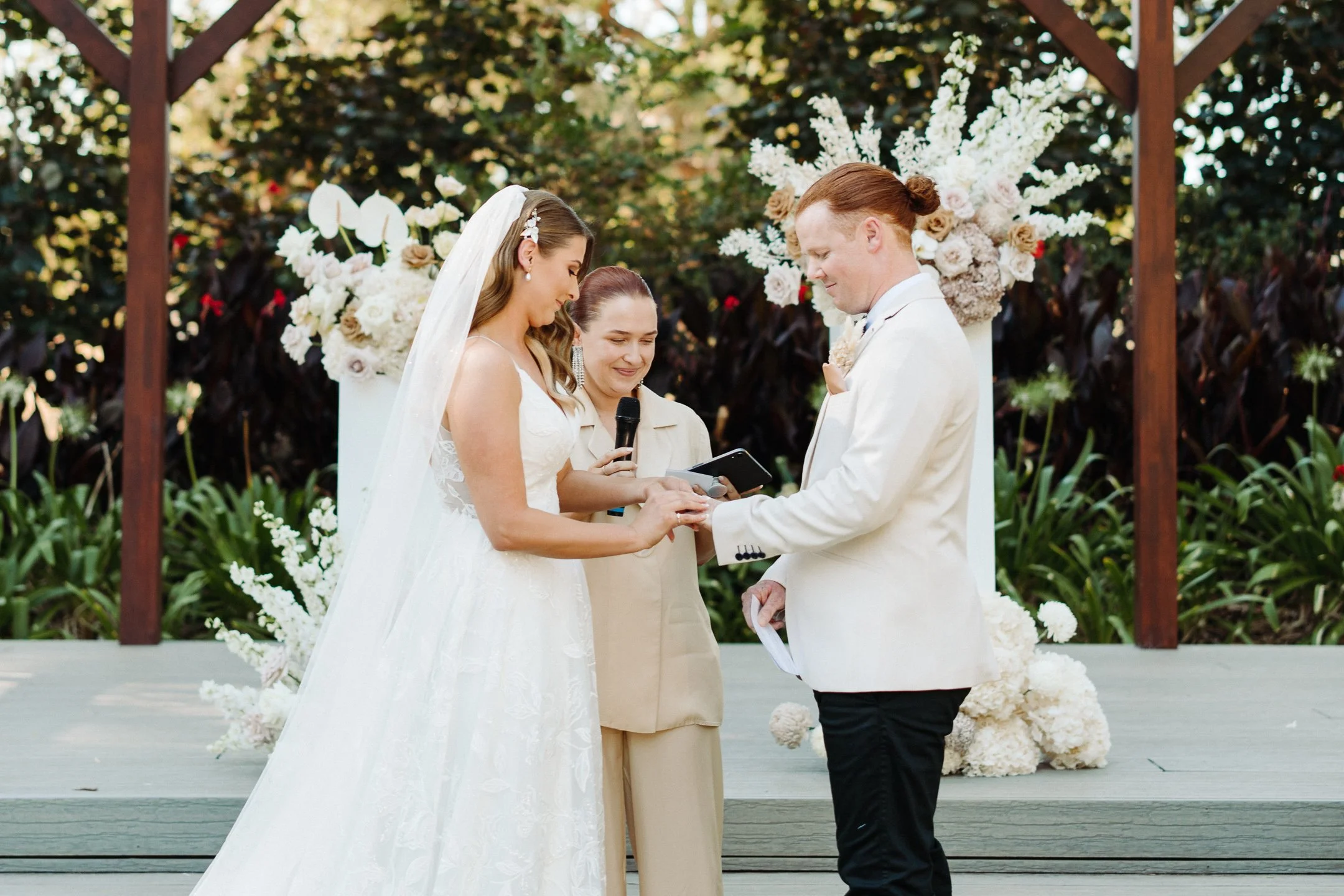 Kellie & Sam Sneak-Peak 2160px-22.jpg