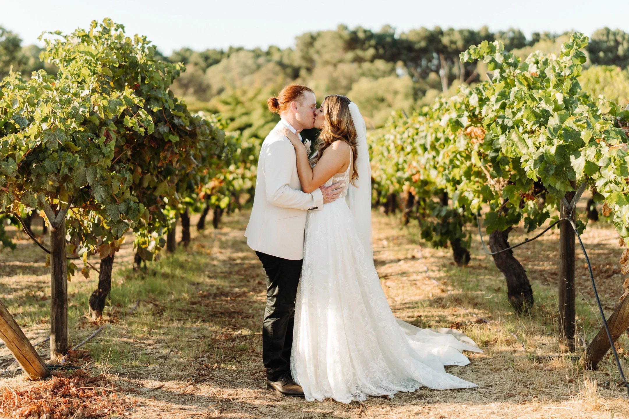 Kellie & Sam Sneak-Peak 2160px-40.jpg