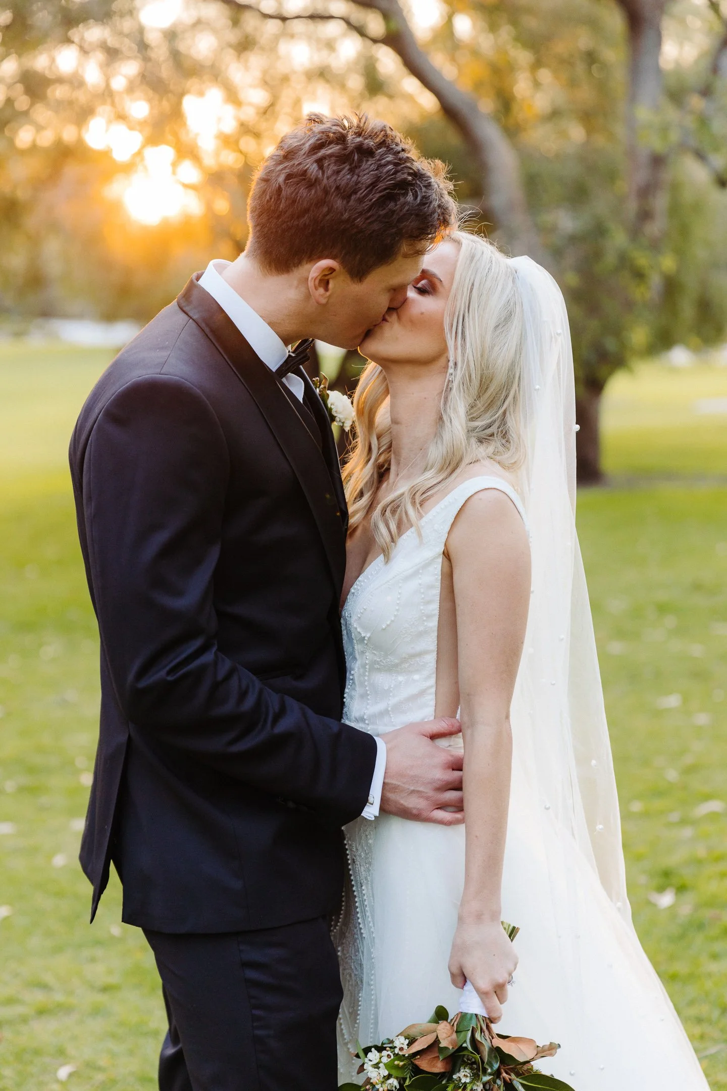 Kellie & Sam Sneak-Peak 2160px-35.jpg