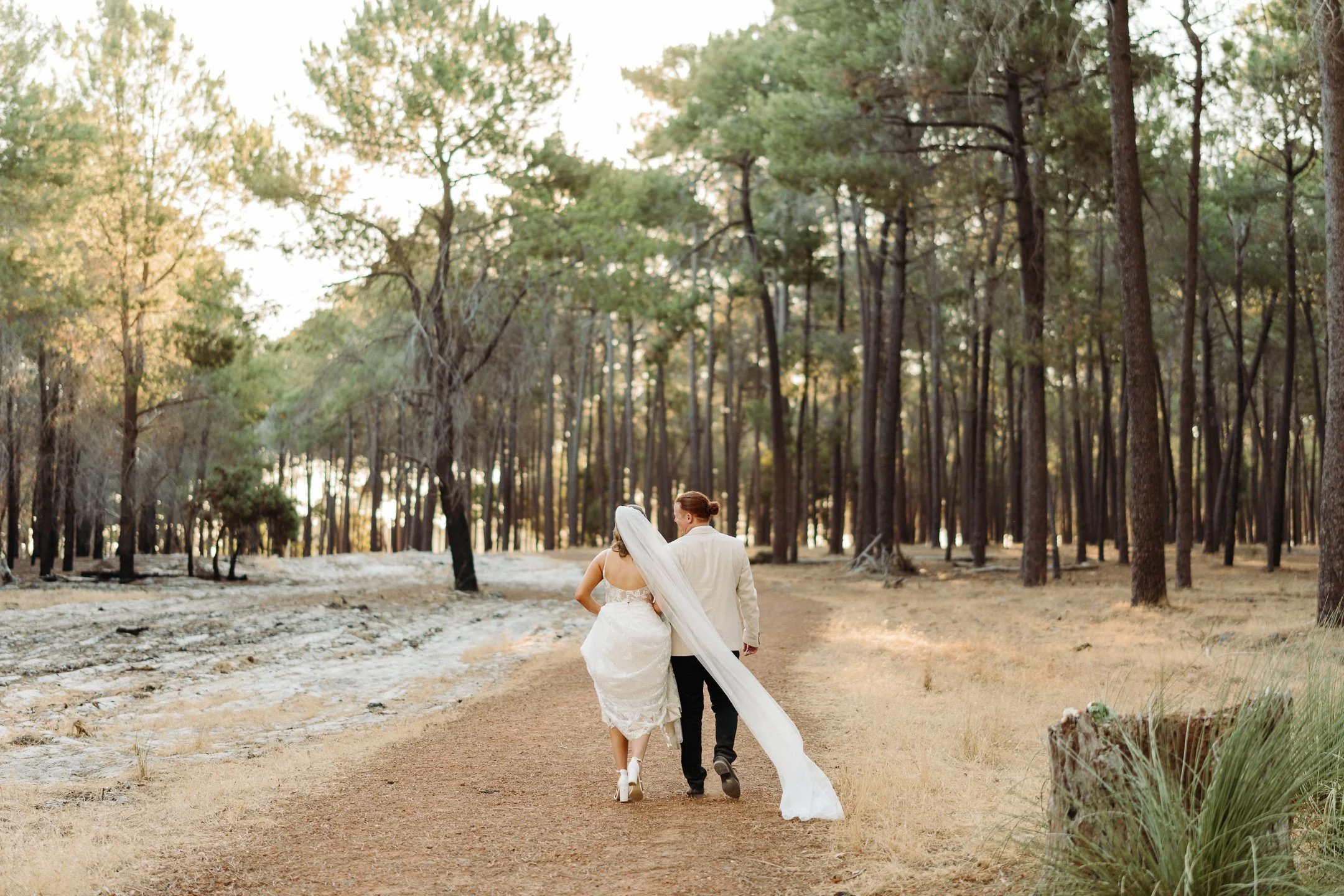 Kellie & Sam Sneak-Peak 2160px-45.jpg