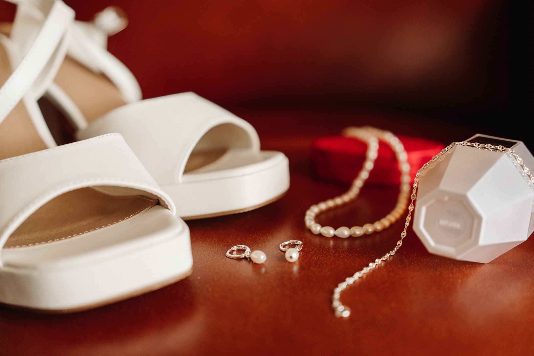 Erin & Russell Sneak-Peak 2160px-3.jpg