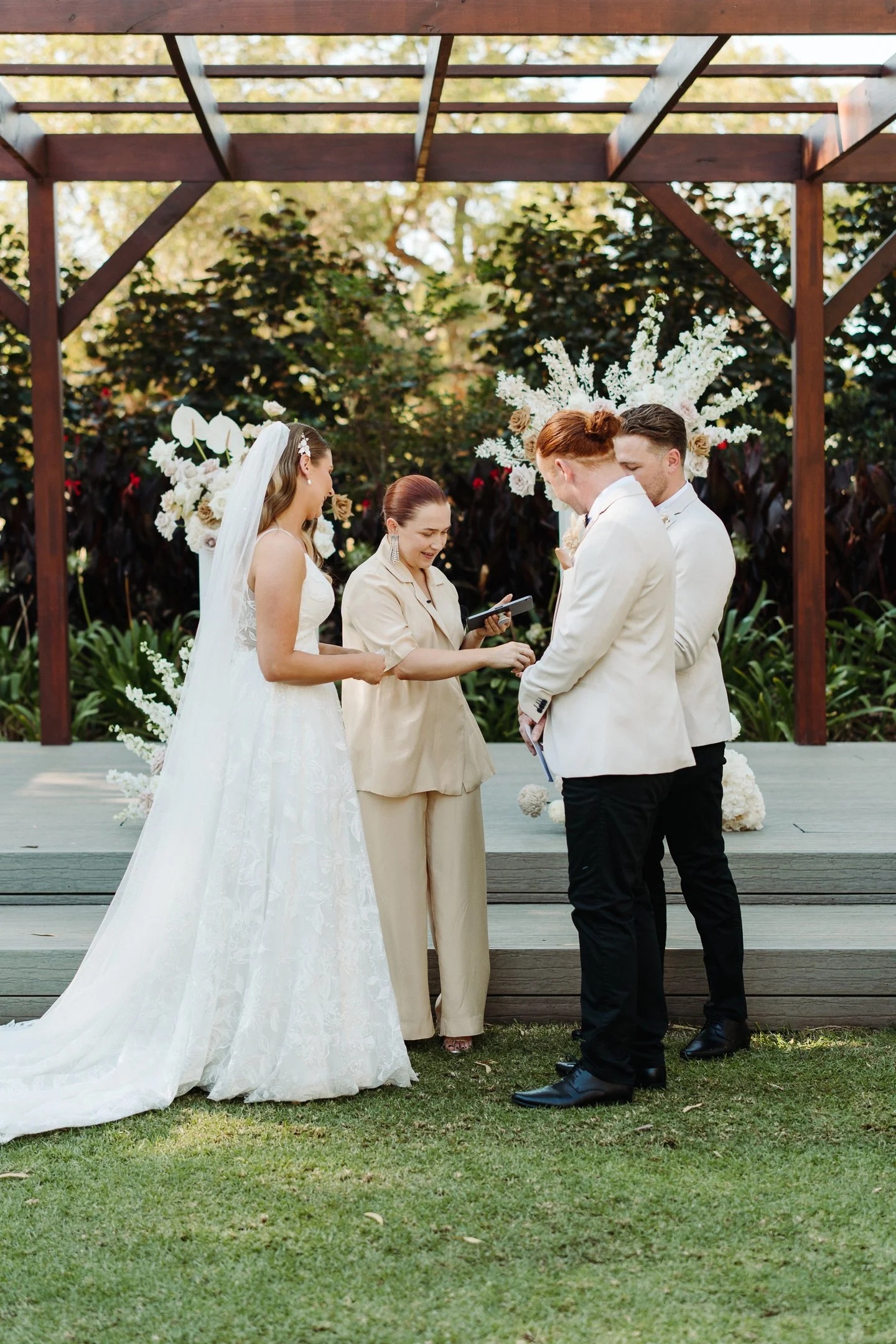 Kellie & Sam Sneak-Peak 2160px-21.jpg