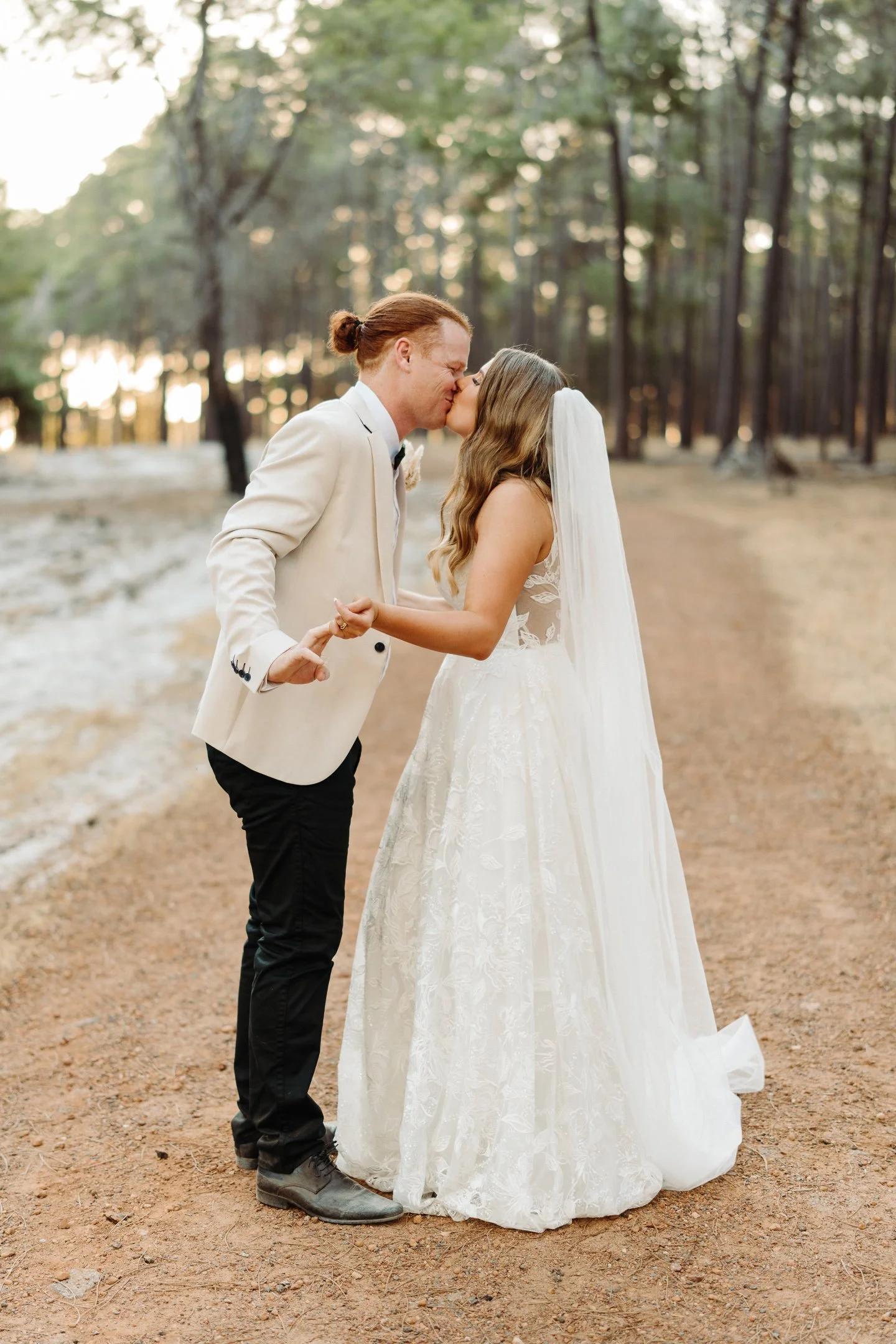 Kellie & Sam Sneak-Peak 2160px-55.jpg