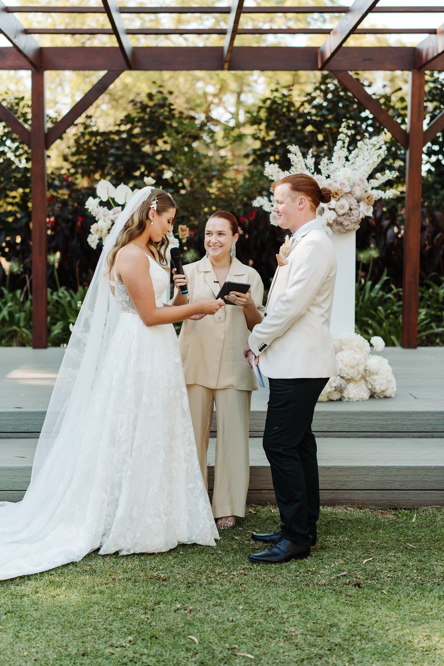 Kellie & Sam Sneak-Peak 2160px-20.jpg