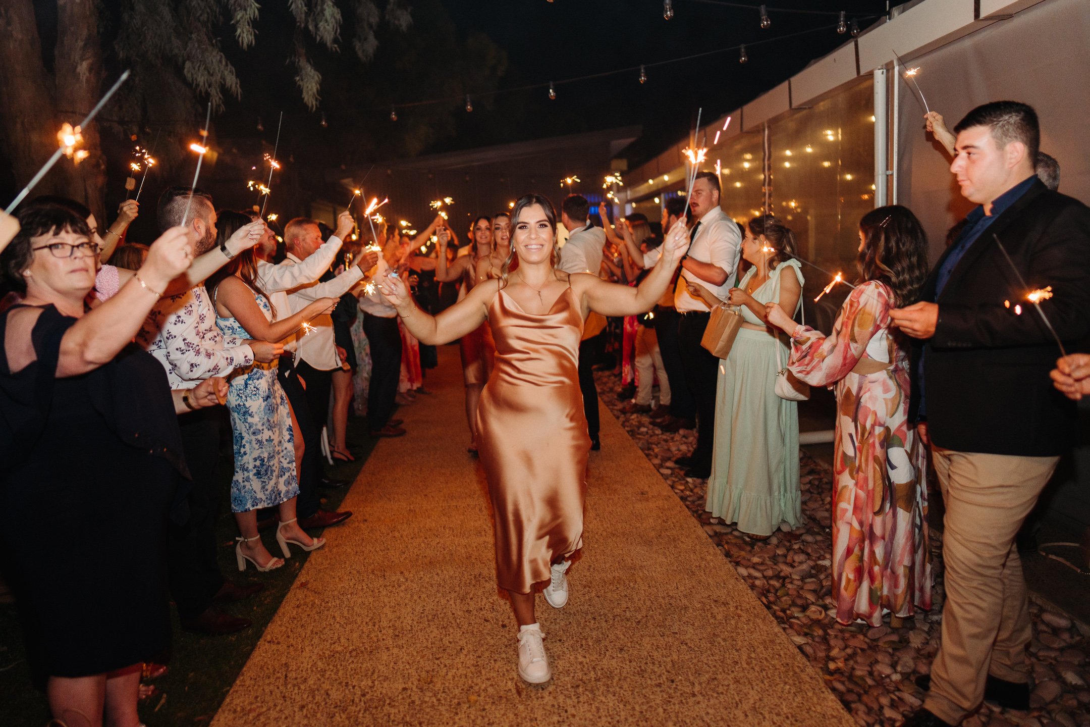 Kellie & Sam Sneak-Peak 2160px-80.jpg