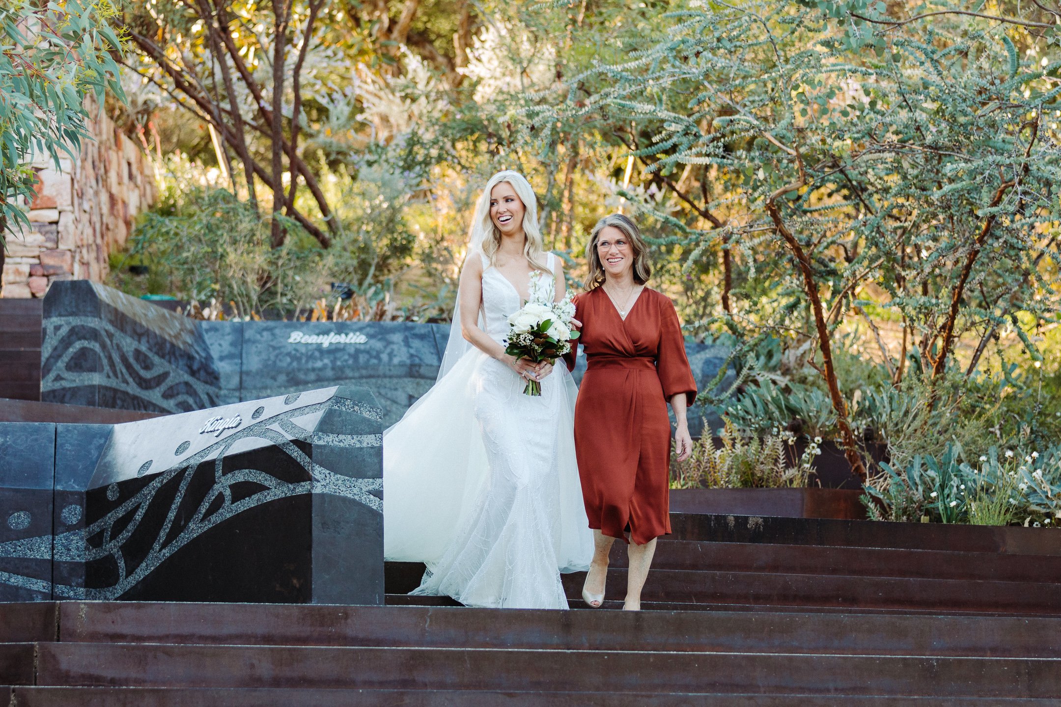 Kellie & Sam Sneak-Peak 2160px-16.jpg