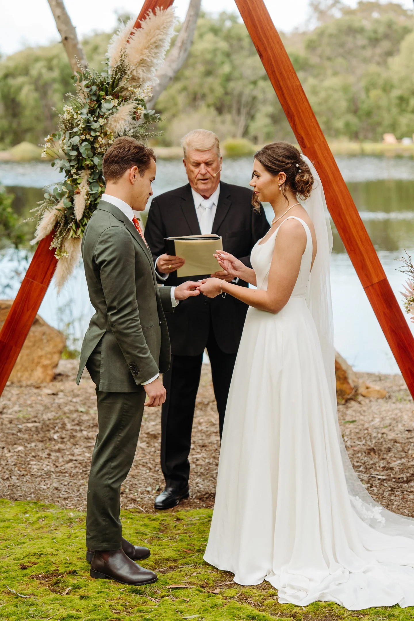 Erin & Russell Sneak-Peak 2160px-43.jpg