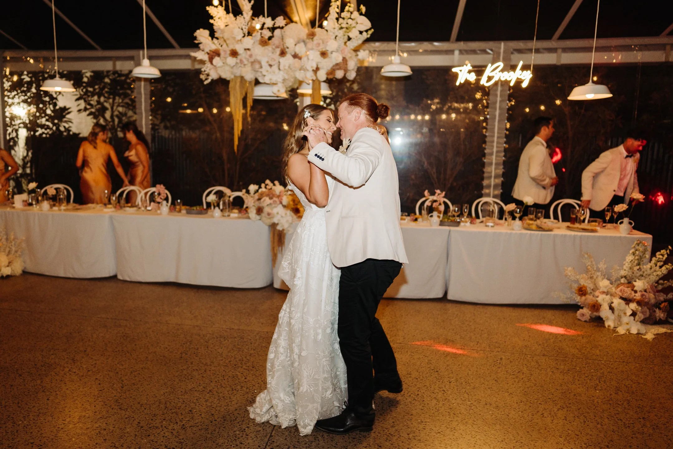Kellie & Sam Sneak-Peak 2160px-67.jpg