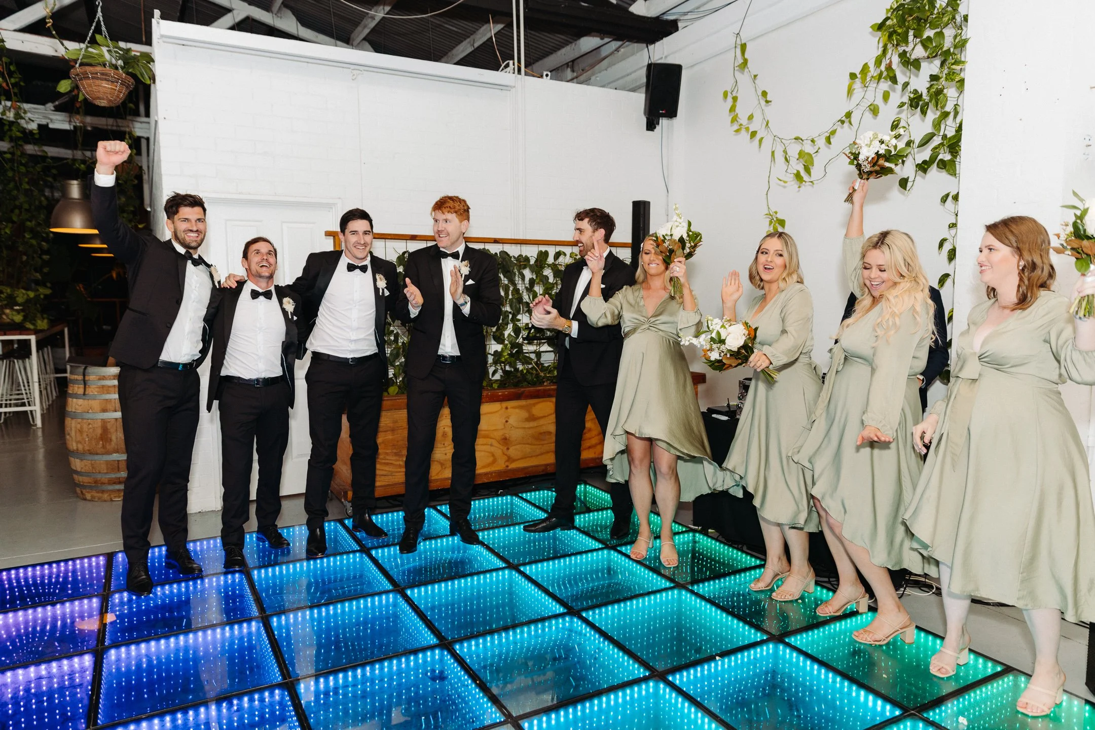 Kellie & Sam Sneak-Peak 2160px-36.jpg