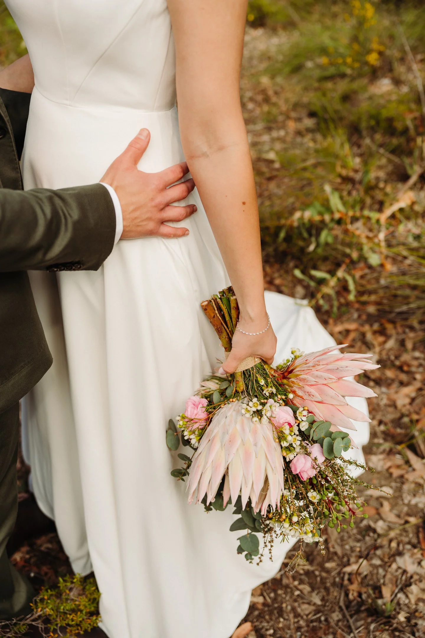 Erin & Russell Sneak-Peak 2160px-35.jpg