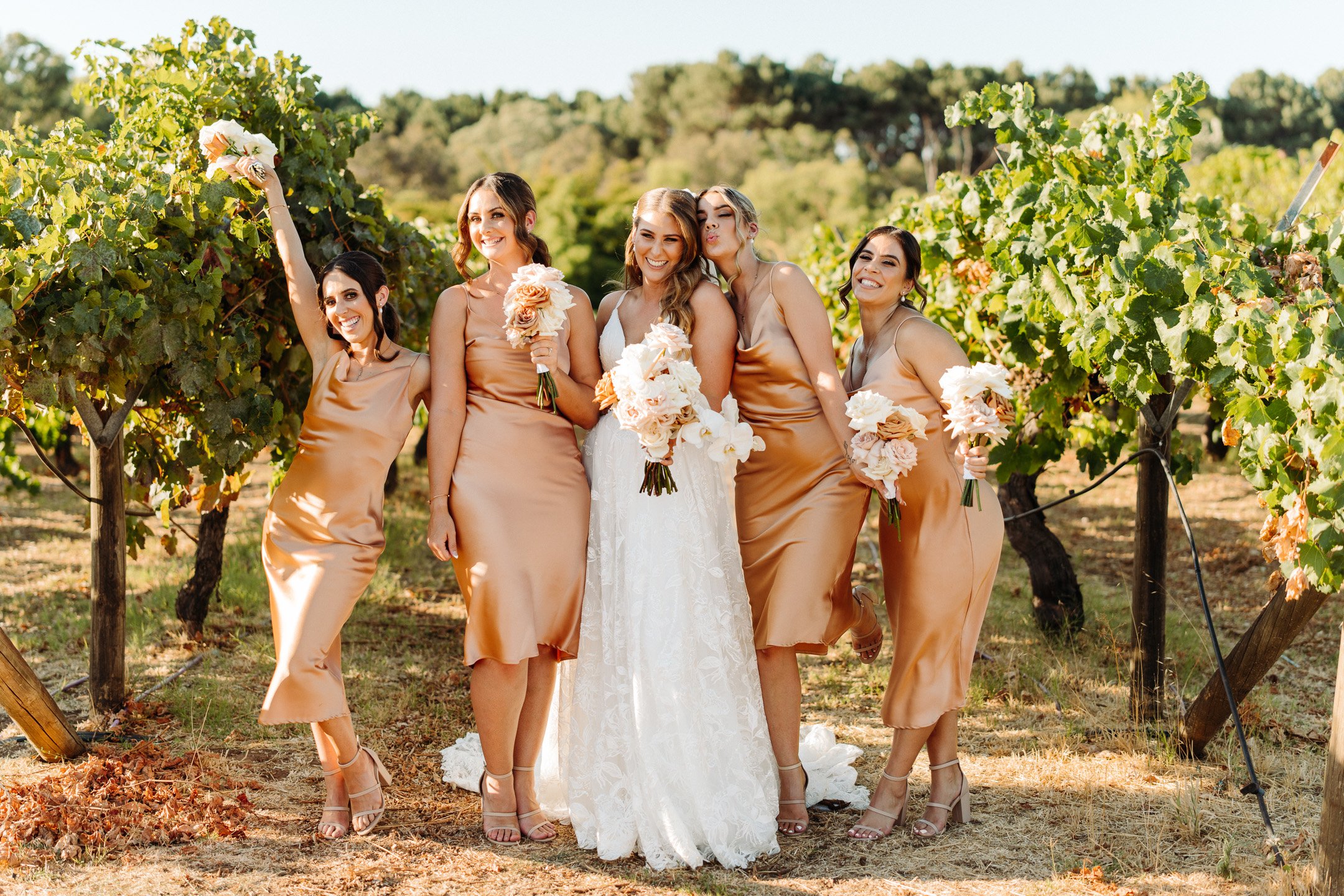 Kellie & Sam Sneak-Peak 2160px-33.jpg