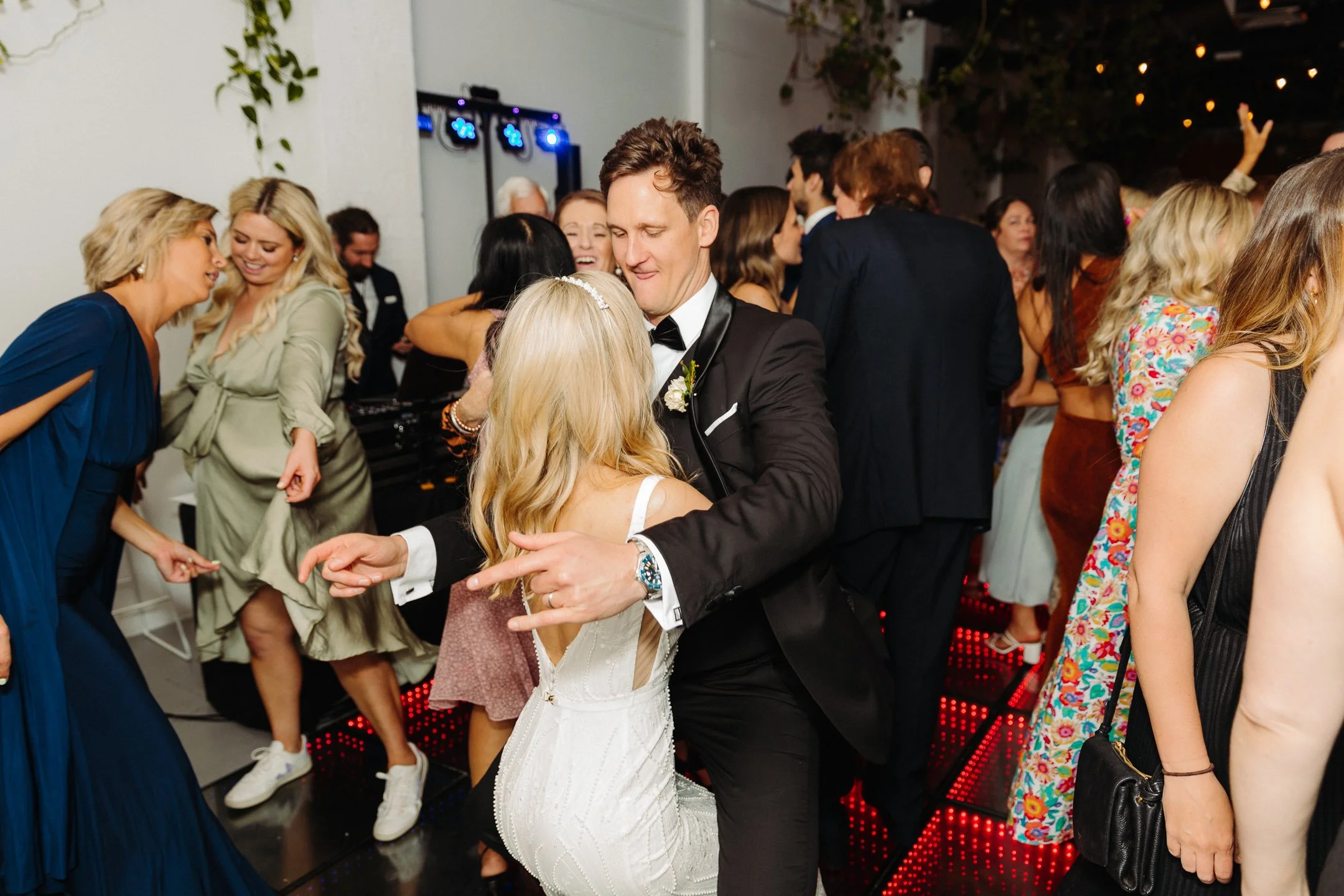 Kellie & Sam Sneak-Peak 2160px-40.jpg