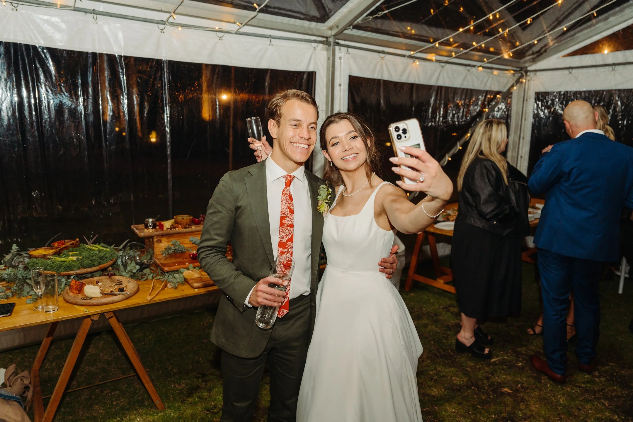Erin & Russell Sneak-Peak 2160px-65.jpg