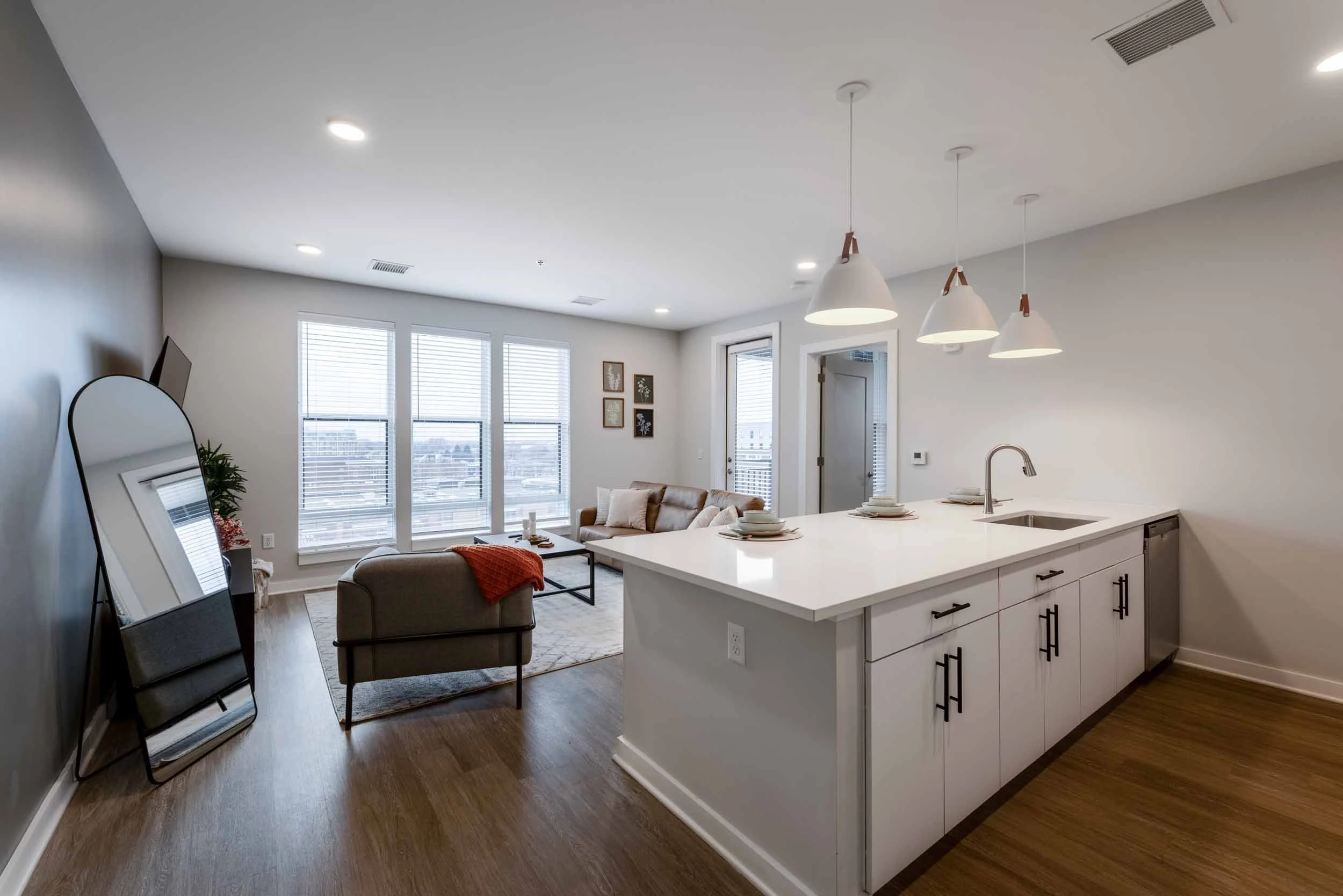 Peer on 7th | Off-Campus Apartments near OSU in Columbus, OH | Kitchen and Living Room