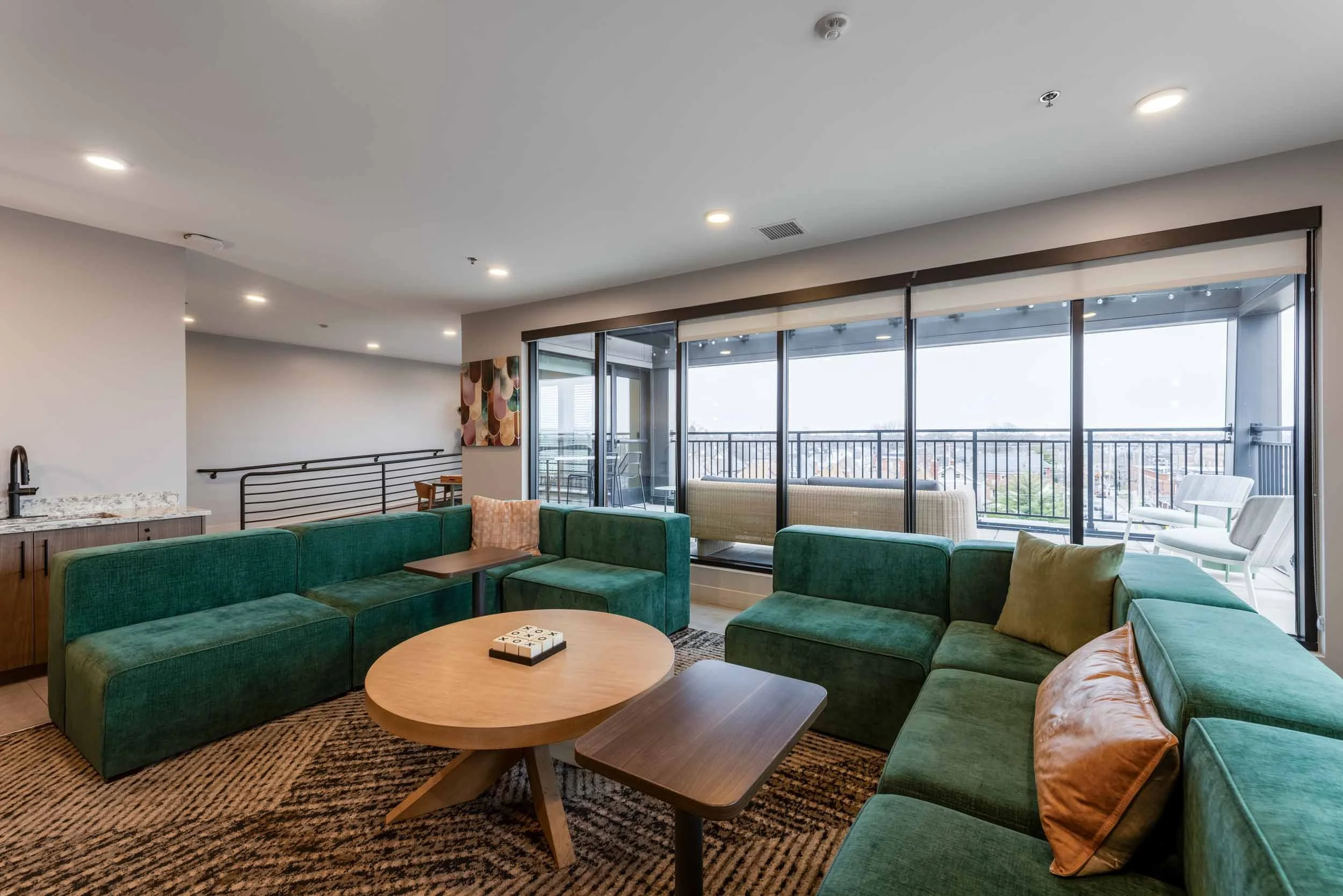 Peer on 7th | Off-Campus Apartments near OSU in Columbus, OH | Clubhouse and Resident Lounge